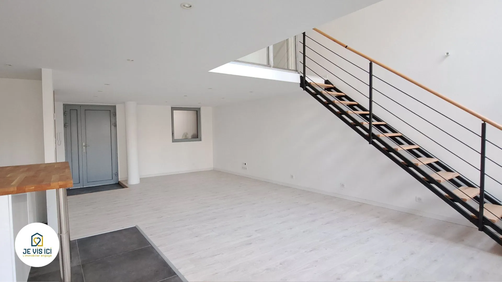 Loft de 92 m2 à Lille proche Euratechnologies avec parking et balcon 