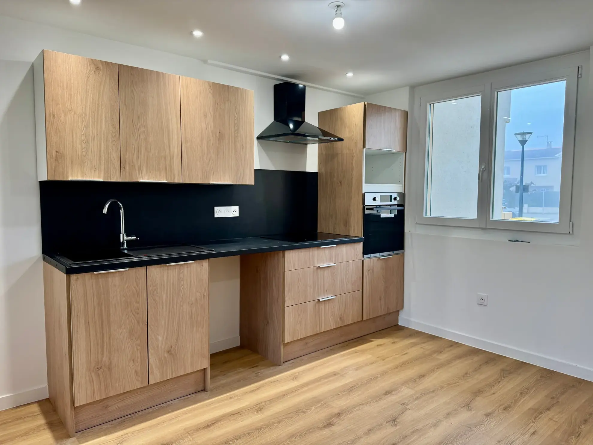 Maison rénovée de 97 m² avec jardin et garage à Montfaucon 
