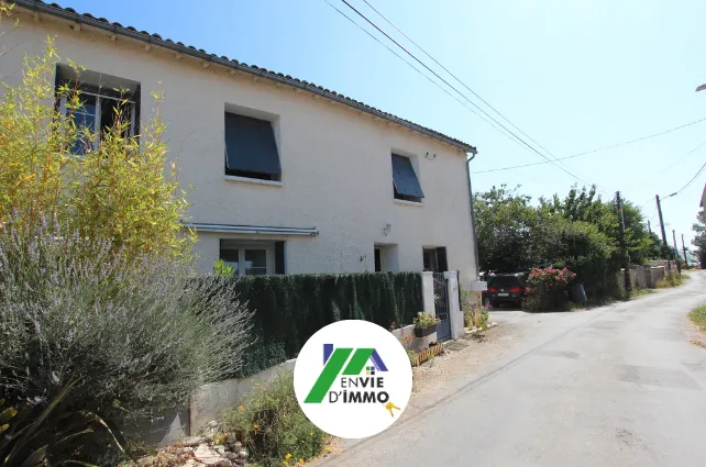 Maison en pierre avec terrasse, hangar et parking à Fors, proche Niort