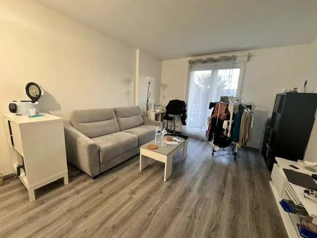 Studio à vendre à Palaiseau avec parking et balcon, proche RER - Idéal investisseur