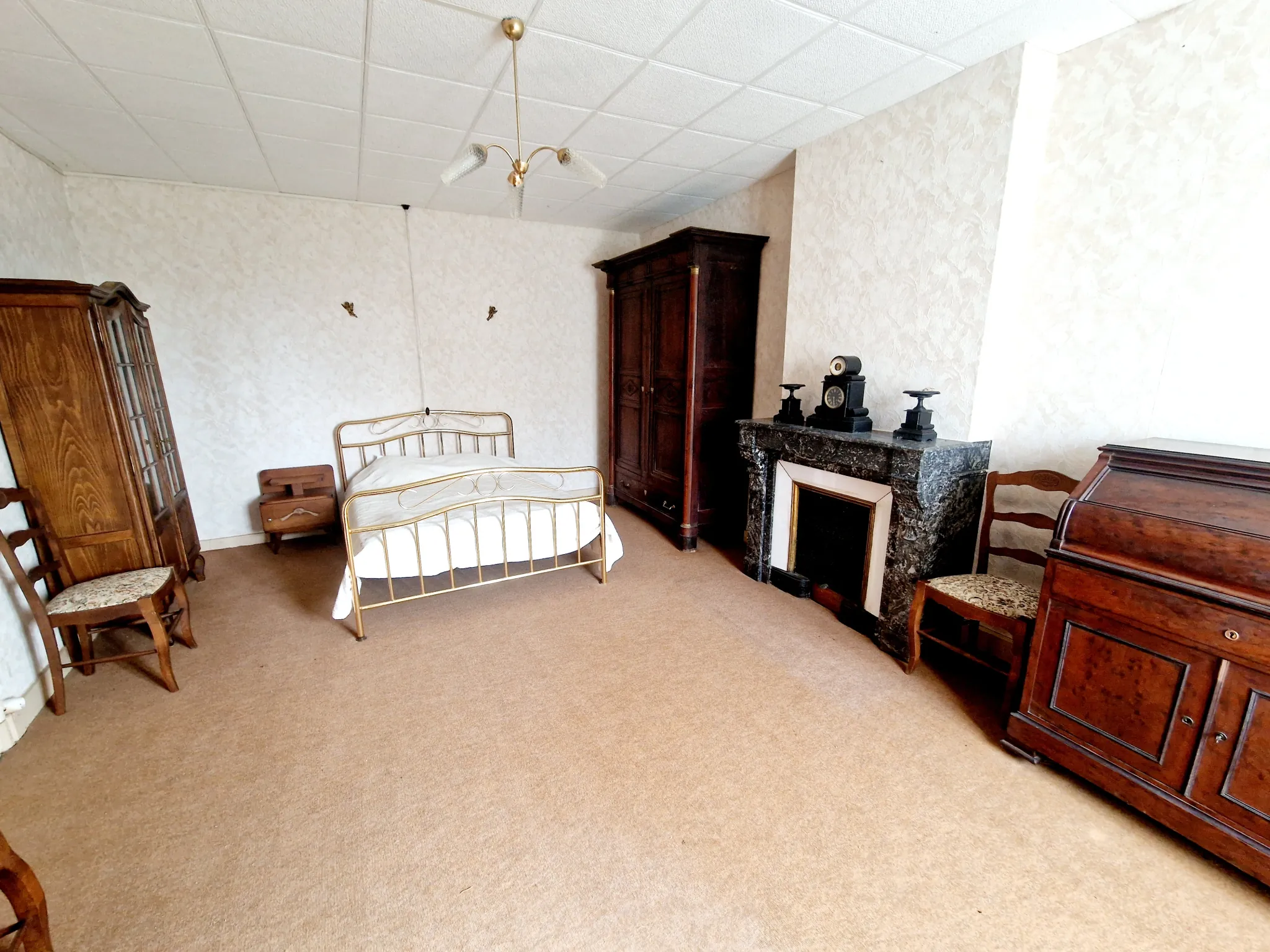 Ancien relais de poste rénové avec dépendances et grand potentiel à Fayl Billot 