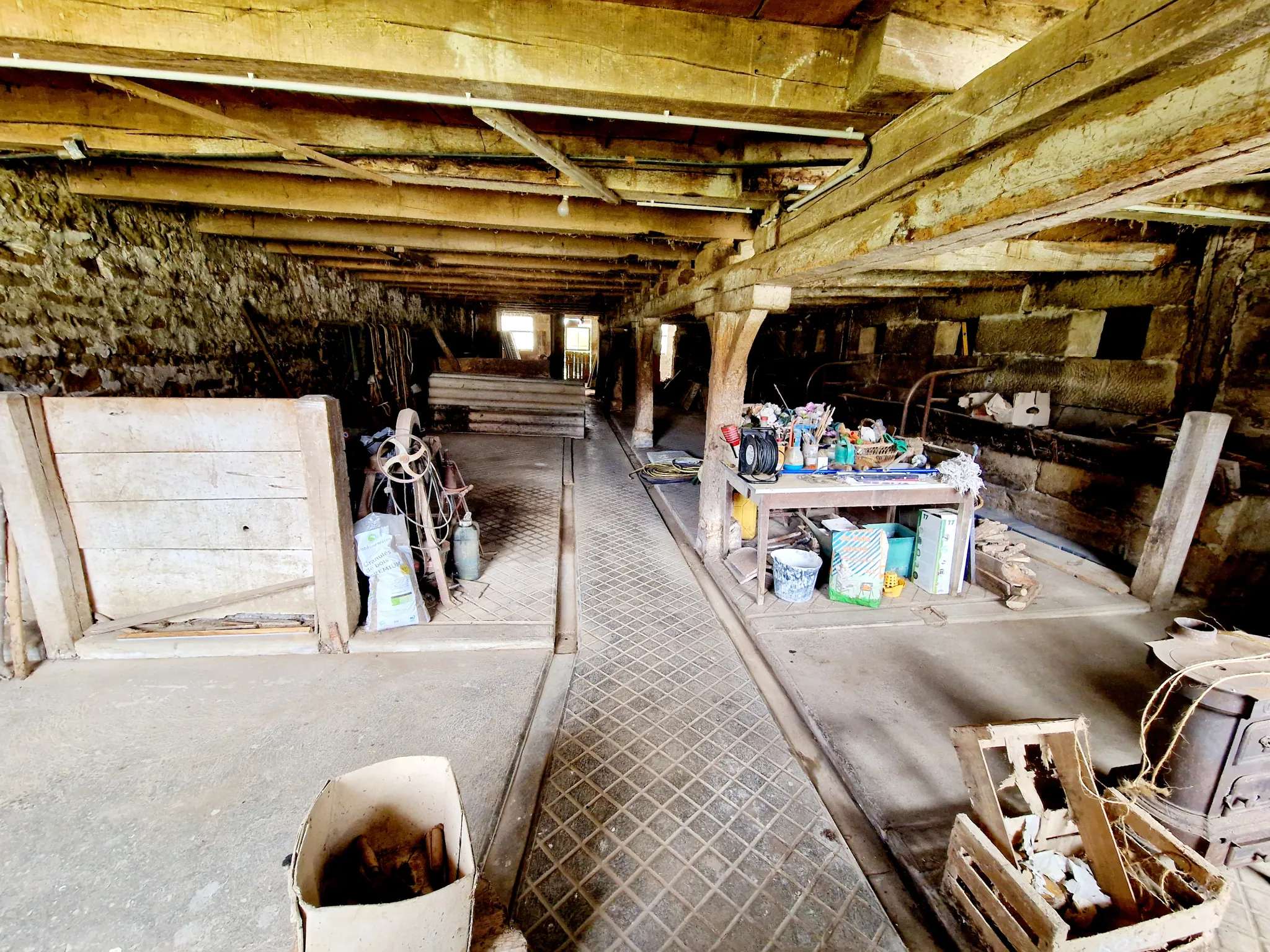 Ancien relais de poste rénové avec dépendances et grand potentiel à Fayl Billot 