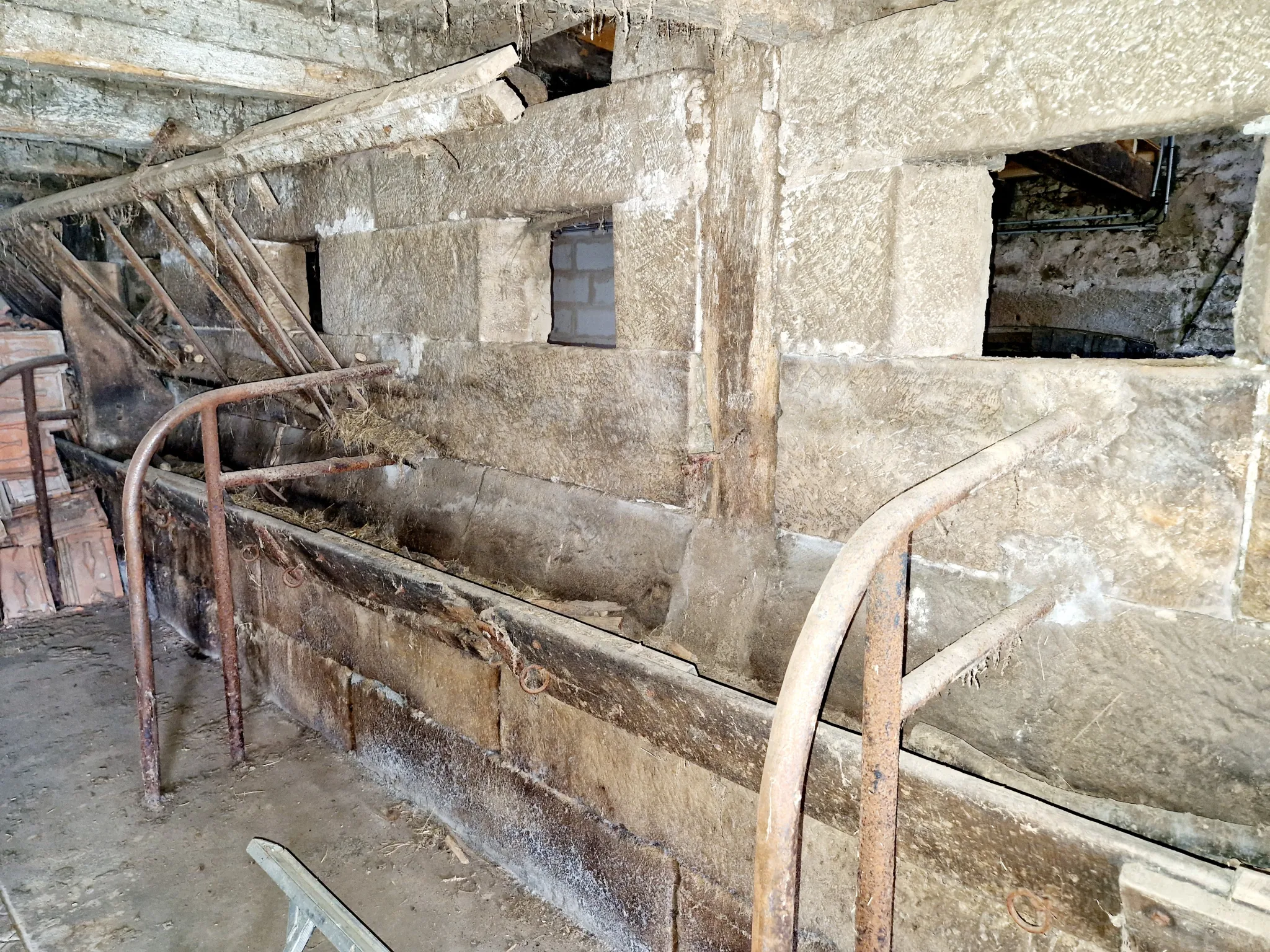 Ancien relais de poste rénové avec dépendances et grand potentiel à Fayl Billot 