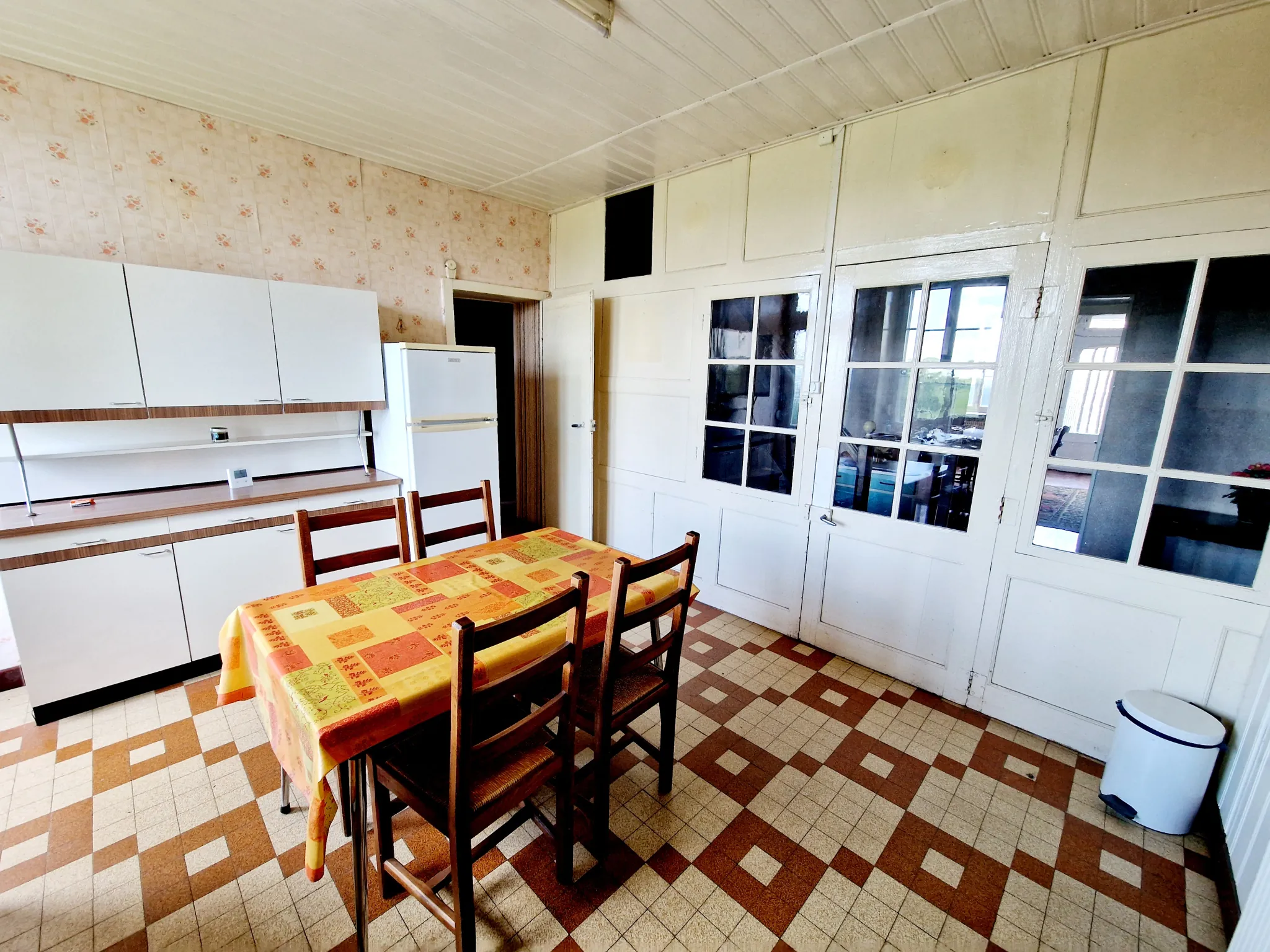 Ancien relais de poste rénové avec dépendances et grand potentiel à Fayl Billot 