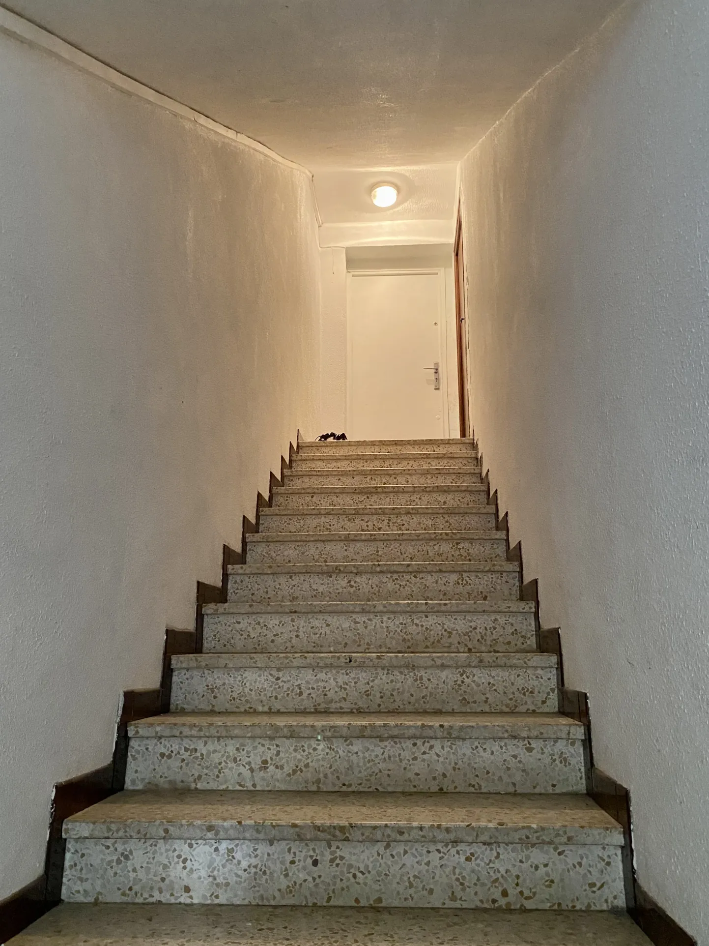 Appartement duplex 3 pièces avec balcon à Vias, proche mer et commodités 