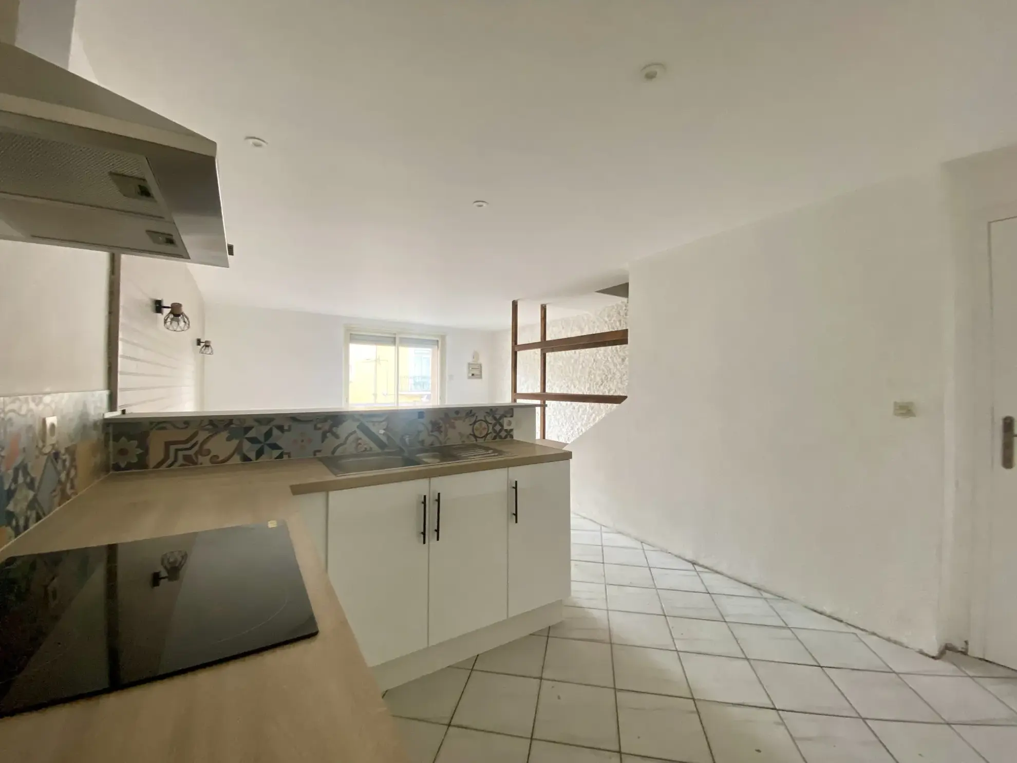 Appartement duplex 3 pièces avec balcon à Vias, proche mer et commodités 