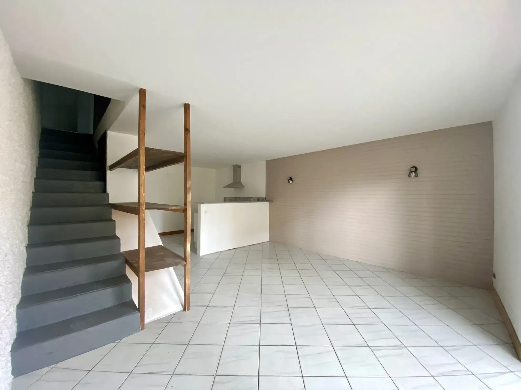 Appartement duplex 3 pièces avec balcon à Vias, proche mer et commodités 