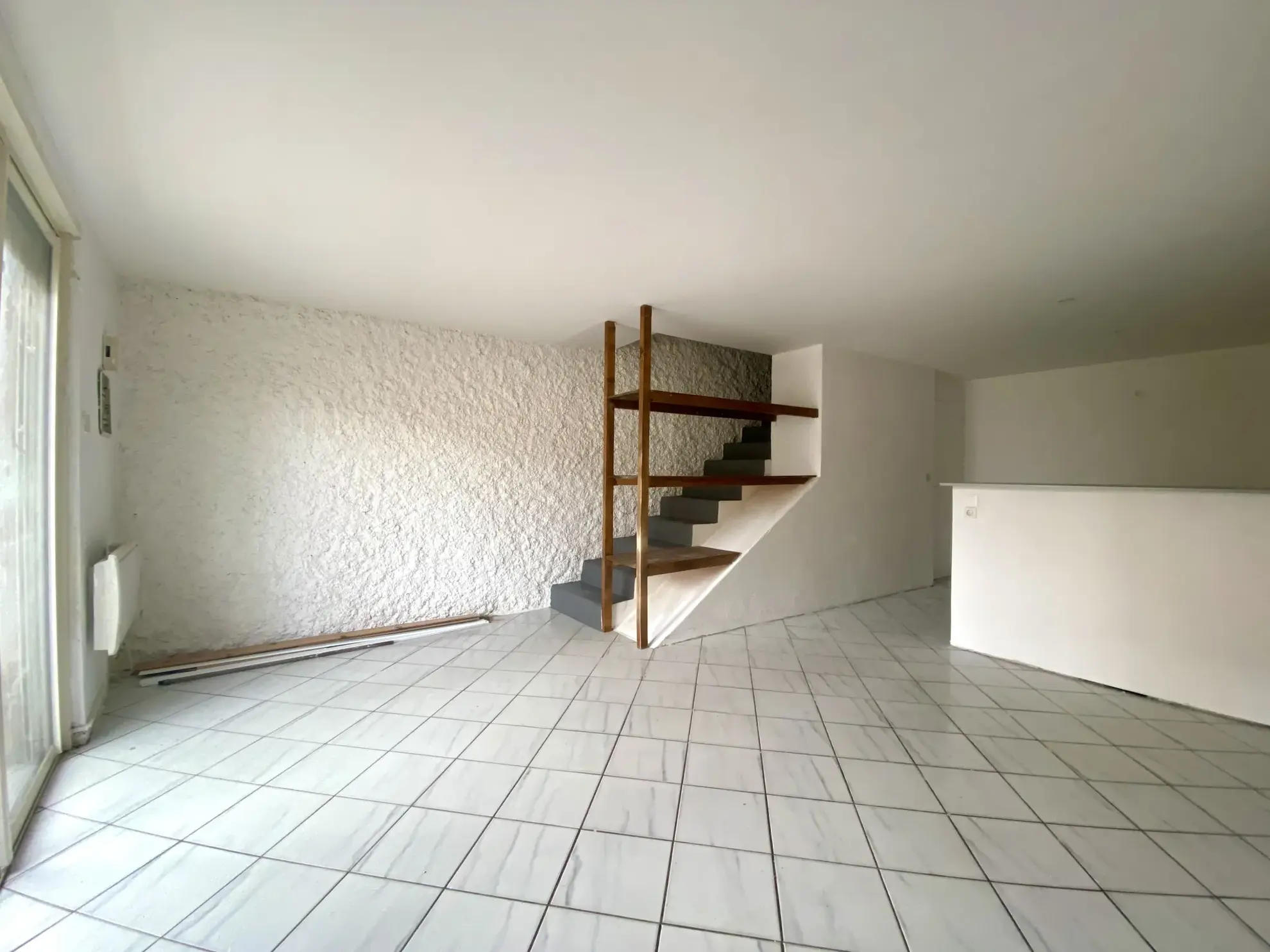 Appartement duplex 3 pièces avec balcon à Vias, proche mer et commodités 
