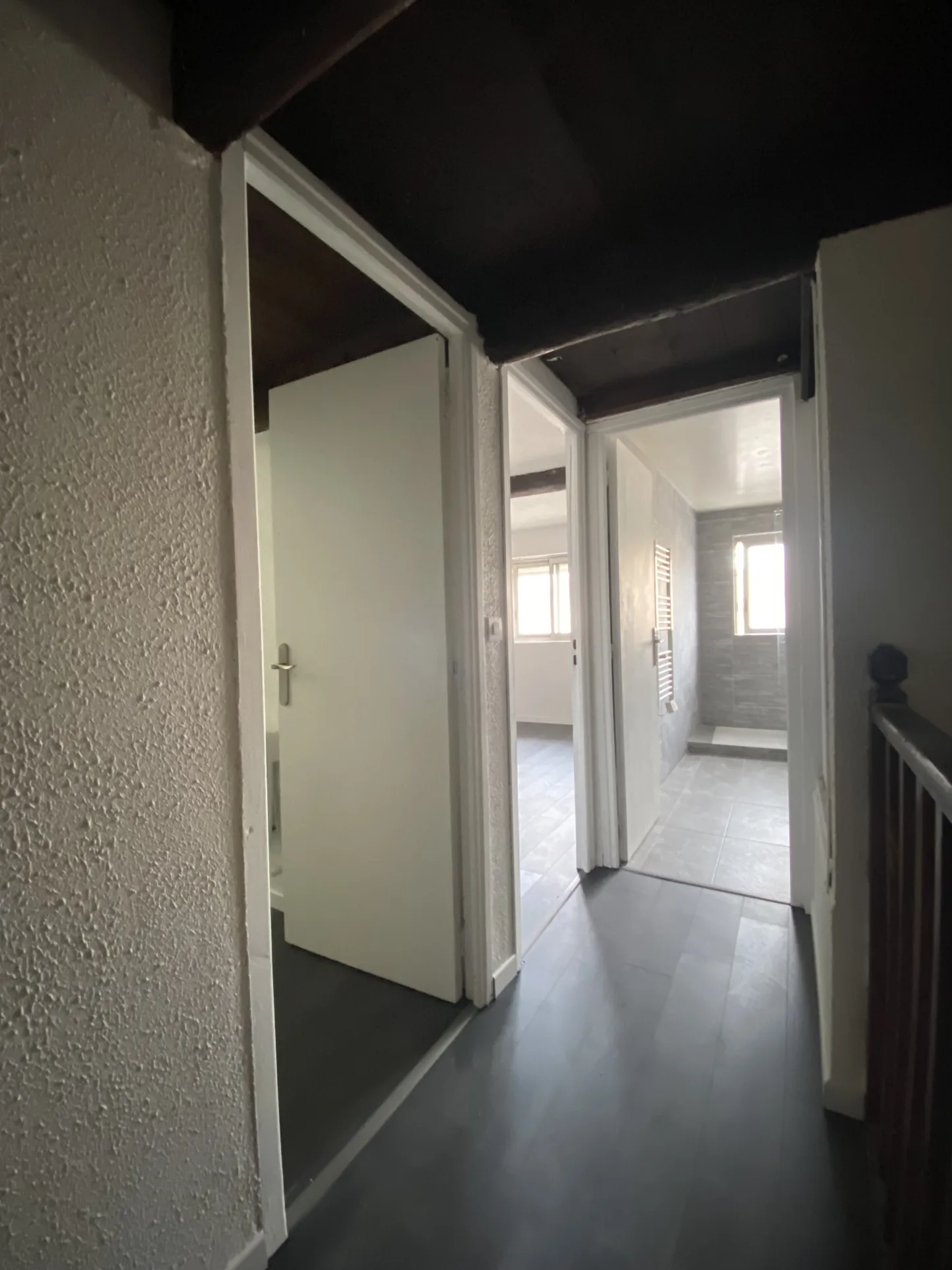 Appartement duplex 3 pièces avec balcon à Vias, proche mer et commodités 