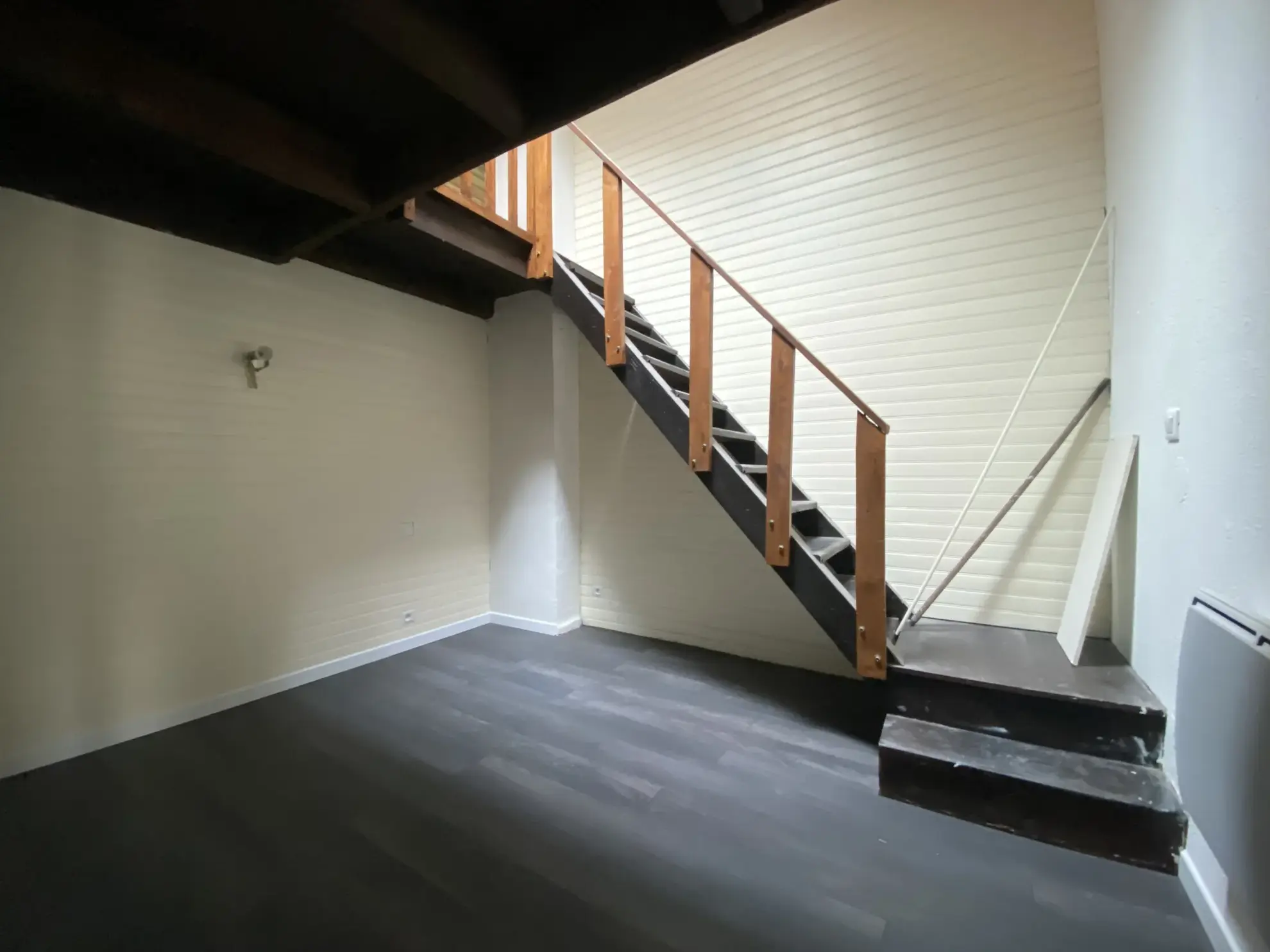 Appartement duplex 3 pièces avec balcon à Vias, proche mer et commodités 
