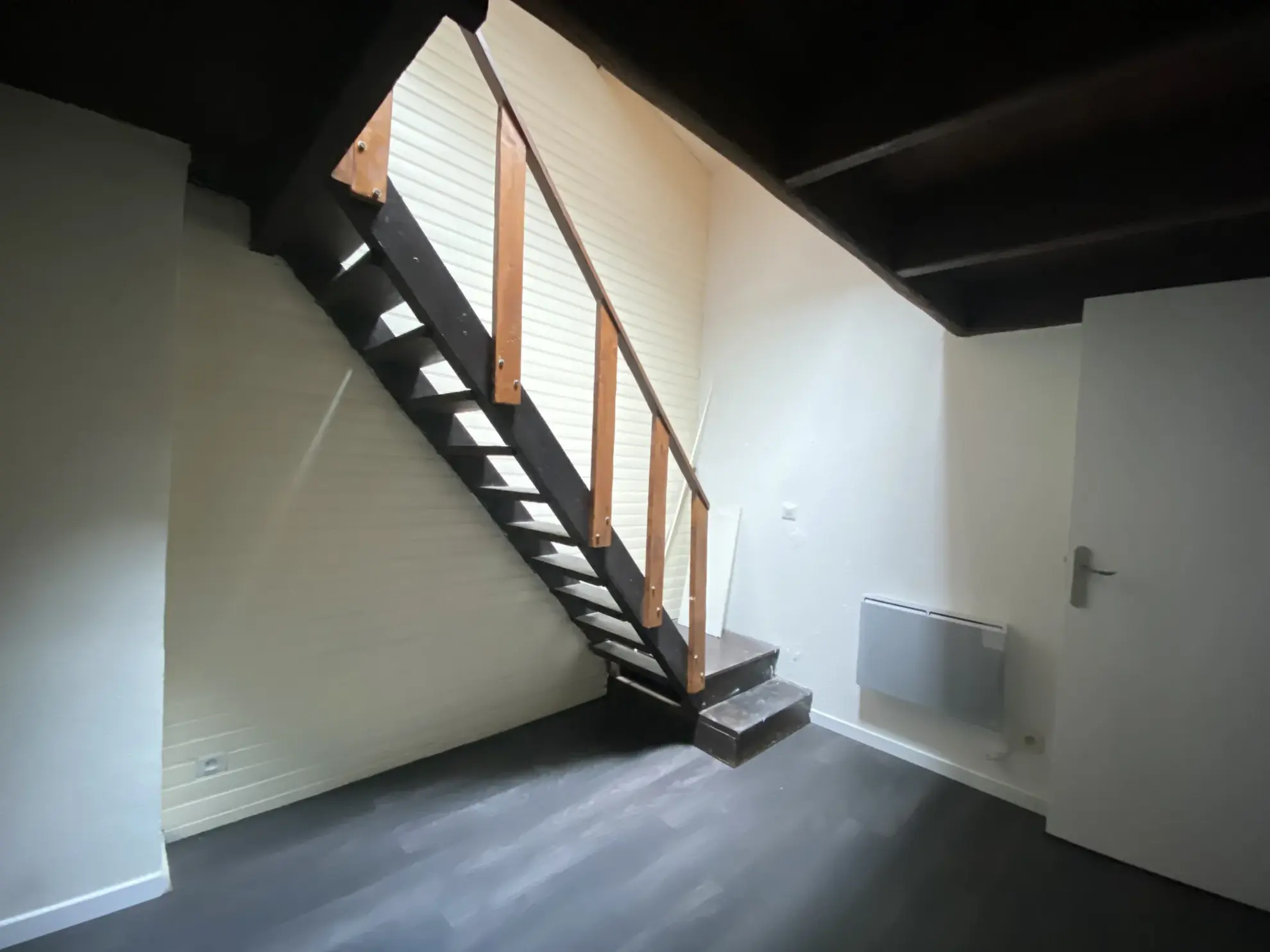 Appartement duplex 3 pièces avec balcon à Vias, proche mer et commodités 