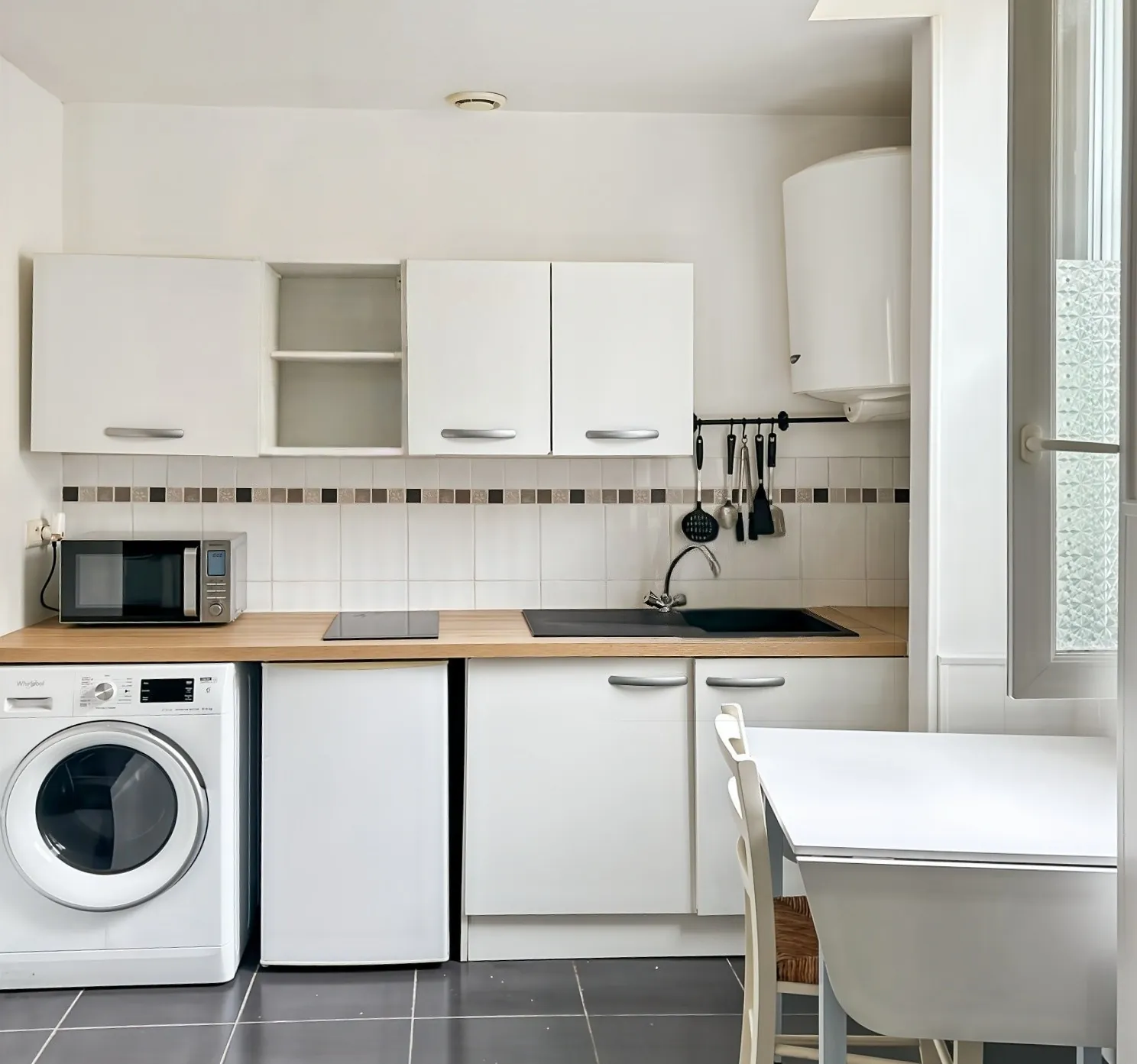 Studio rénové de 22 m2 à Bordeaux proche Victoire et marché des Capucins