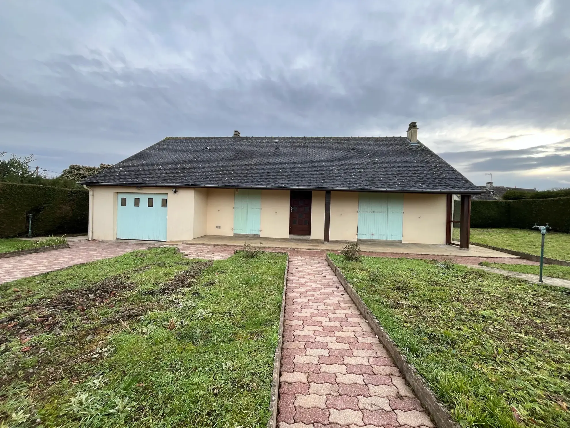 Maison de plain-pied avec terrain de 700 m² à vendre à Asse le Boisne