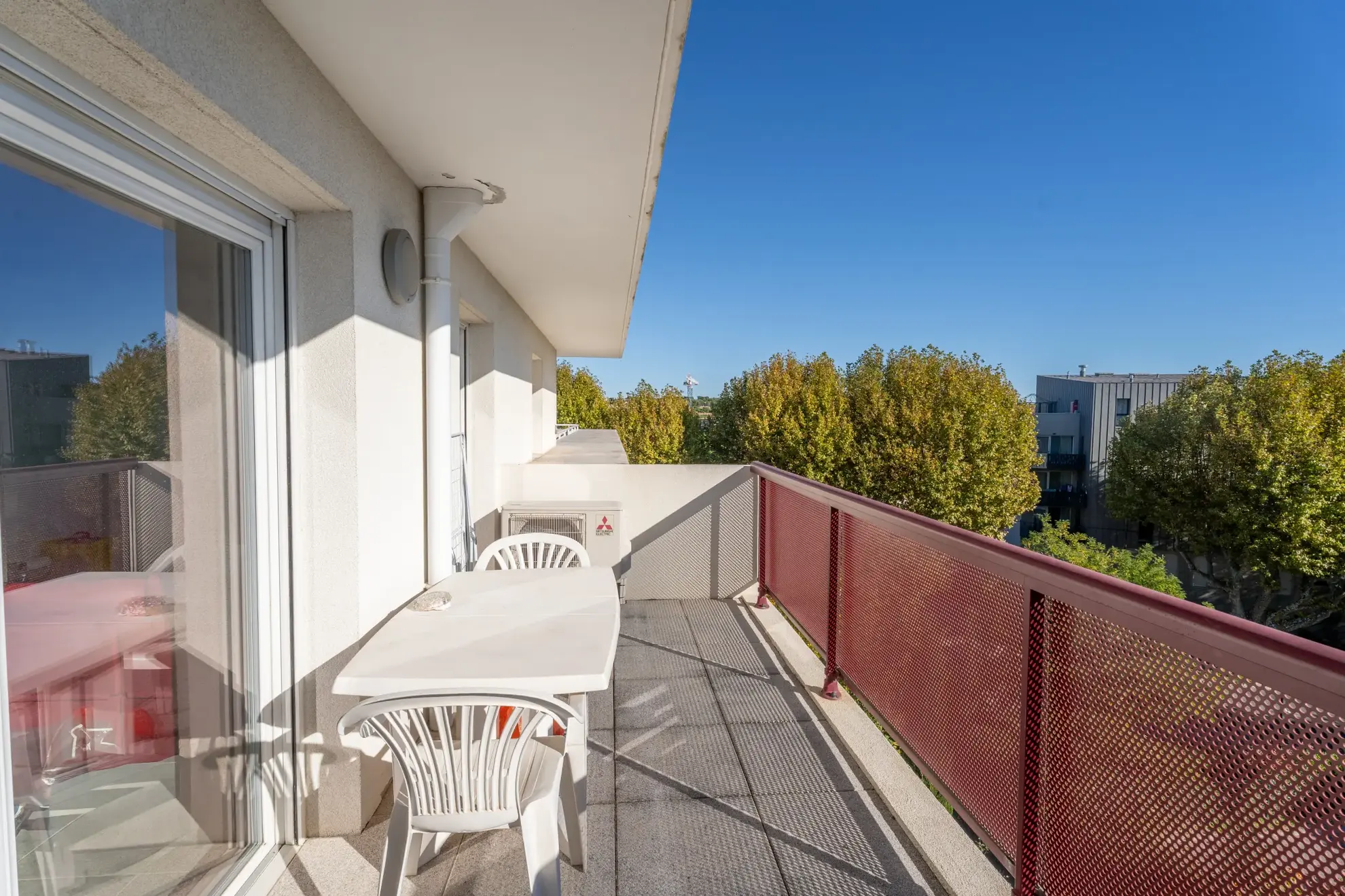 Appartement 2 pièces lumineux à Istres avec balcon et box double en résidence sécurisée