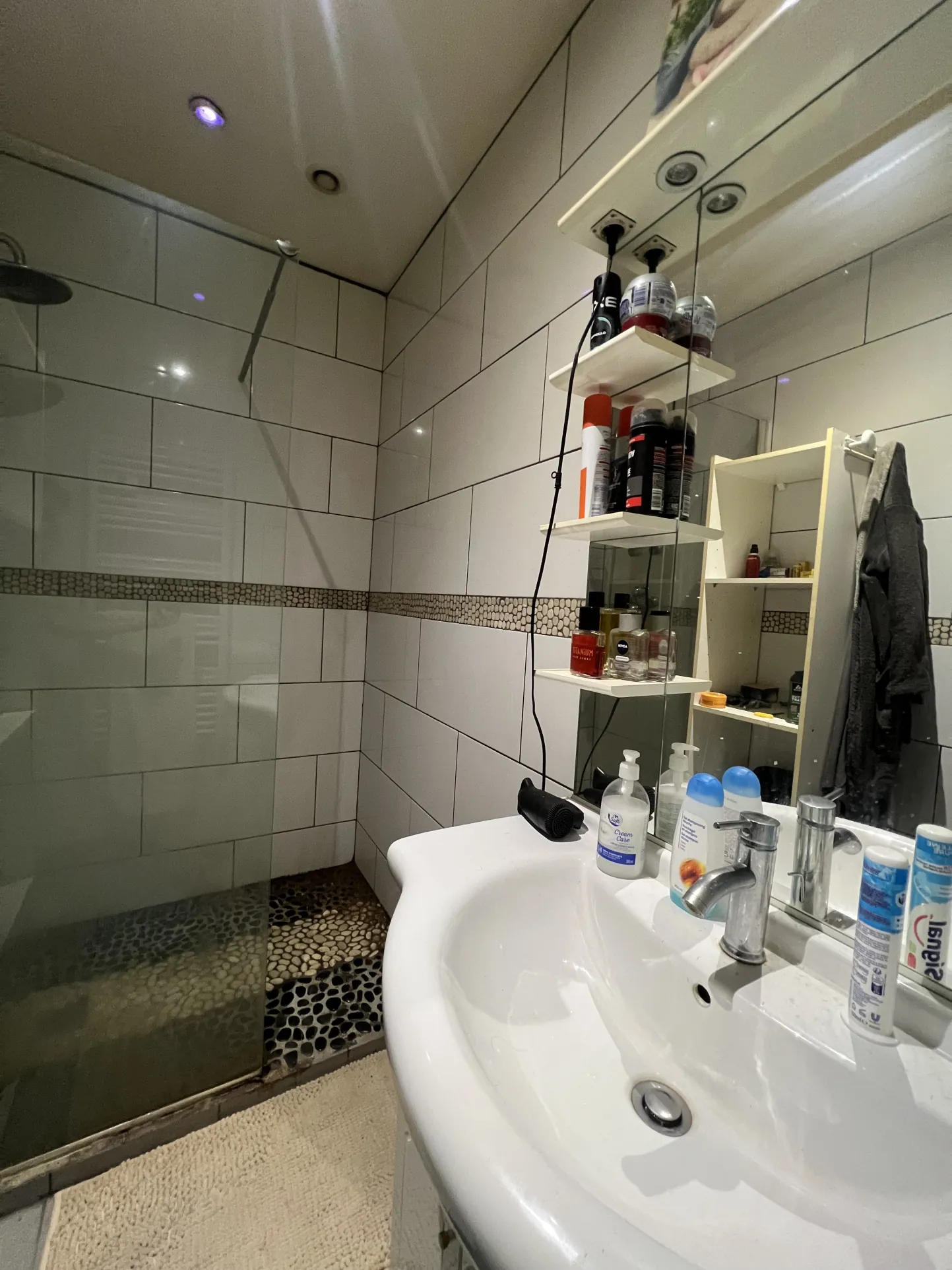 Maison de ville de 77,71 m² avec terrasses à Unieux, proche commodités 