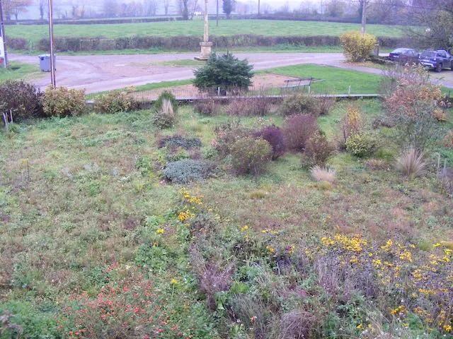Maison en pierre à rénover avec dépendances en Saône-et-Loire 