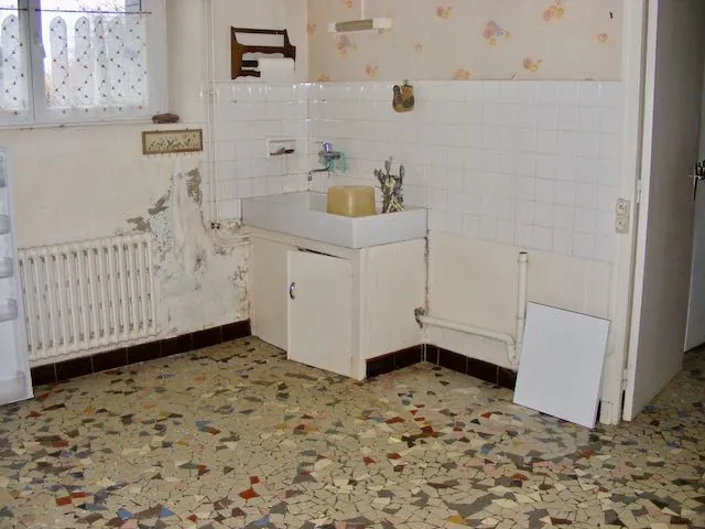 Maison en pierre à rénover avec dépendances en Saône-et-Loire 