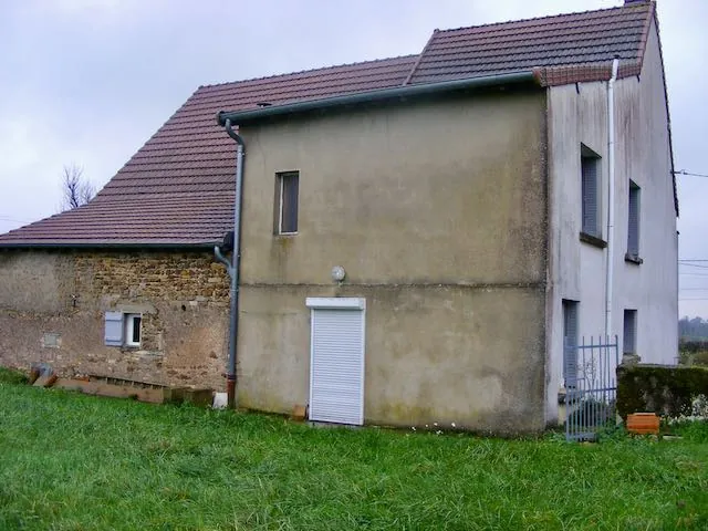 Maison en pierre à rénover avec dépendances en Saône-et-Loire 
