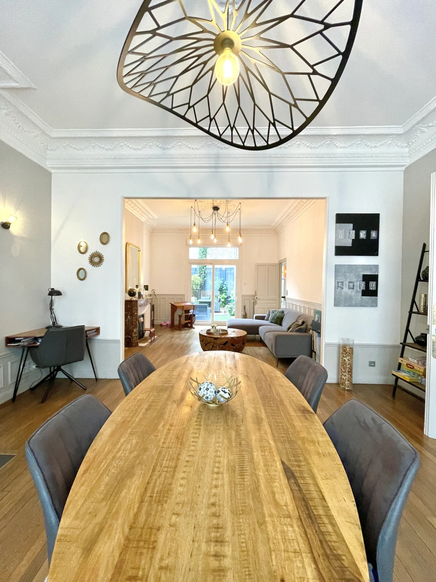 Magnifique maison rénovée au centre-ville de Saint-Quentin avec terrasse et 4 chambres 