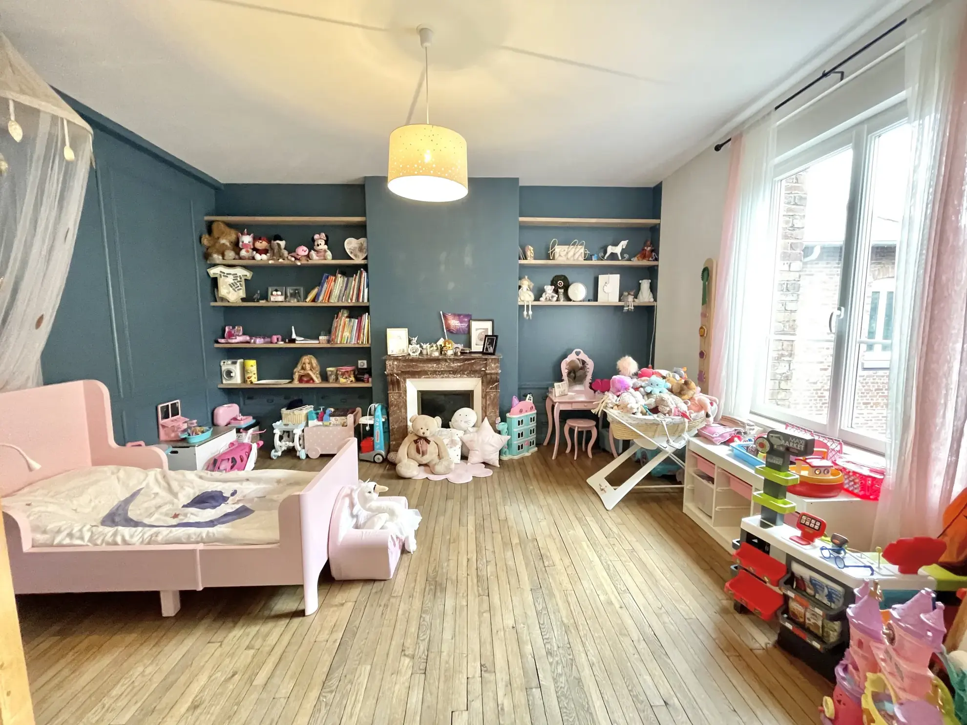 Magnifique maison rénovée au centre-ville de Saint-Quentin avec terrasse et 4 chambres 