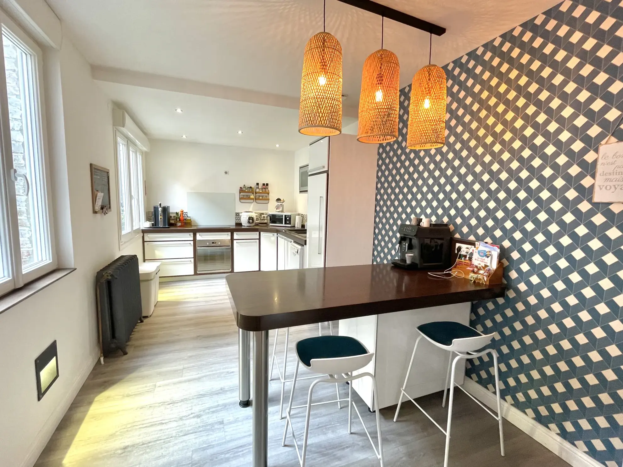 Magnifique maison rénovée au centre-ville de Saint-Quentin avec terrasse et 4 chambres 