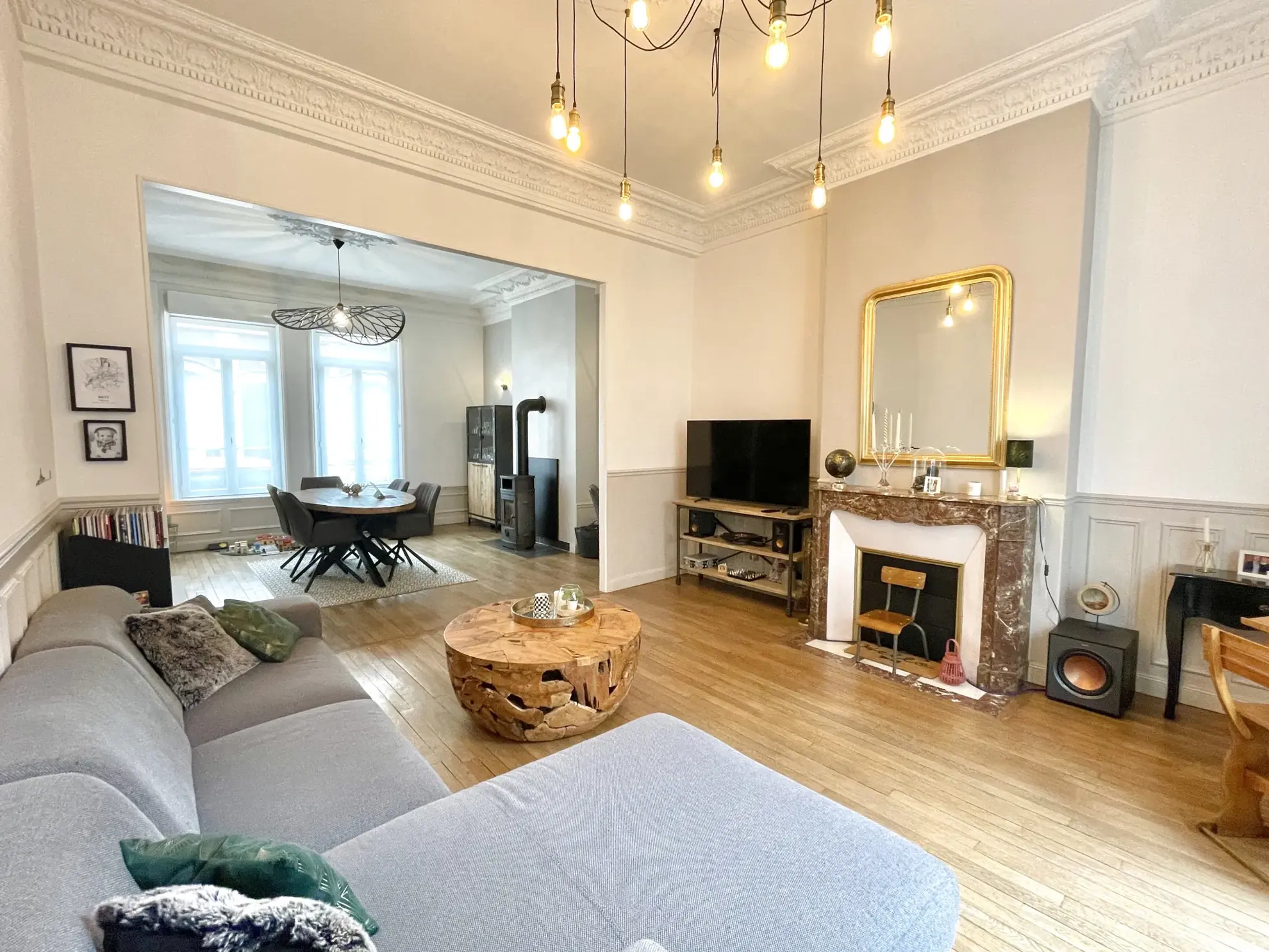 Magnifique maison rénovée au centre-ville de Saint-Quentin avec terrasse et 4 chambres 