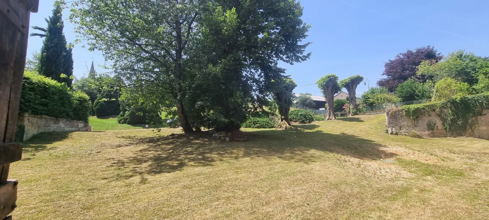 Ensemble immobilier avec grange et caves troglodytes à Vendôme - Terrain constructible viabilisé 