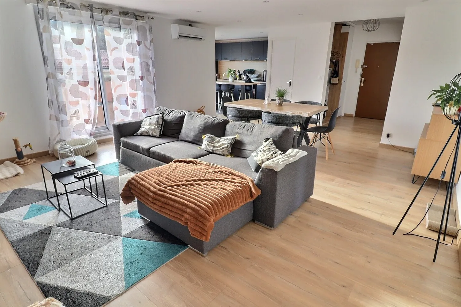 Appartement 4 pièces à vendre à Clermont l'Hérault avec terrasse et garage 