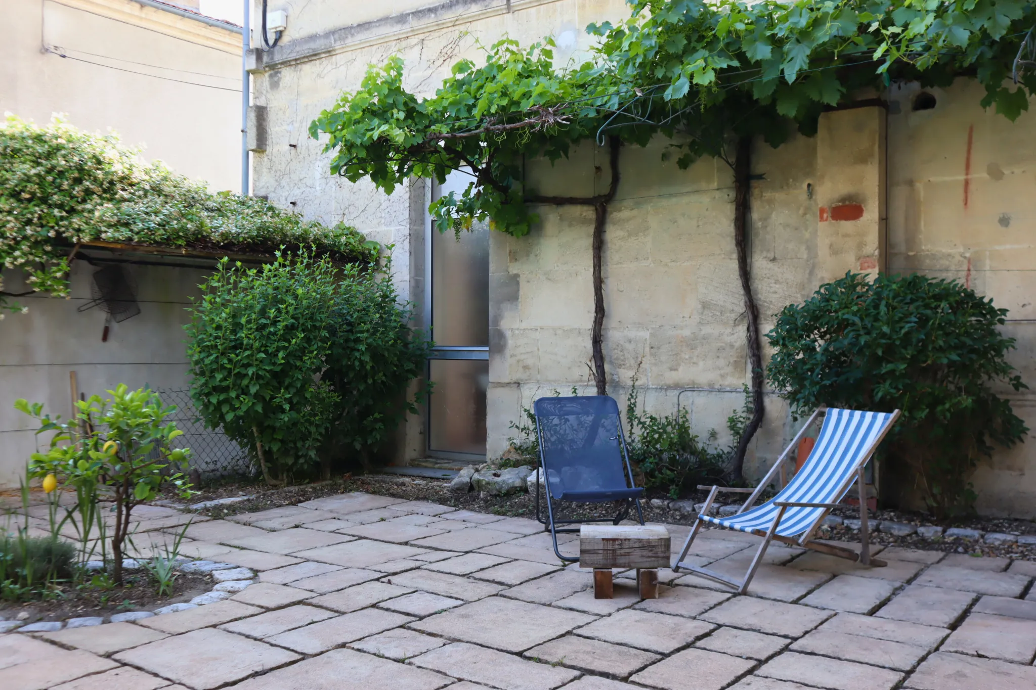 Rare propriété à Cognac à 300m de la place François 1er avec commerces et logement 