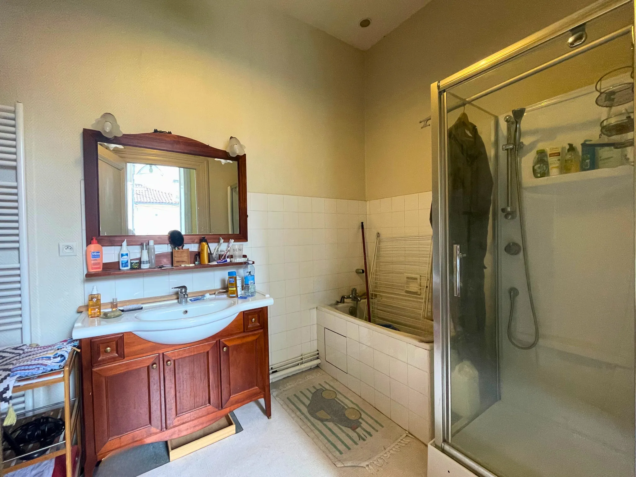 Rare propriété à Cognac à 300m de la place François 1er avec commerces et logement 