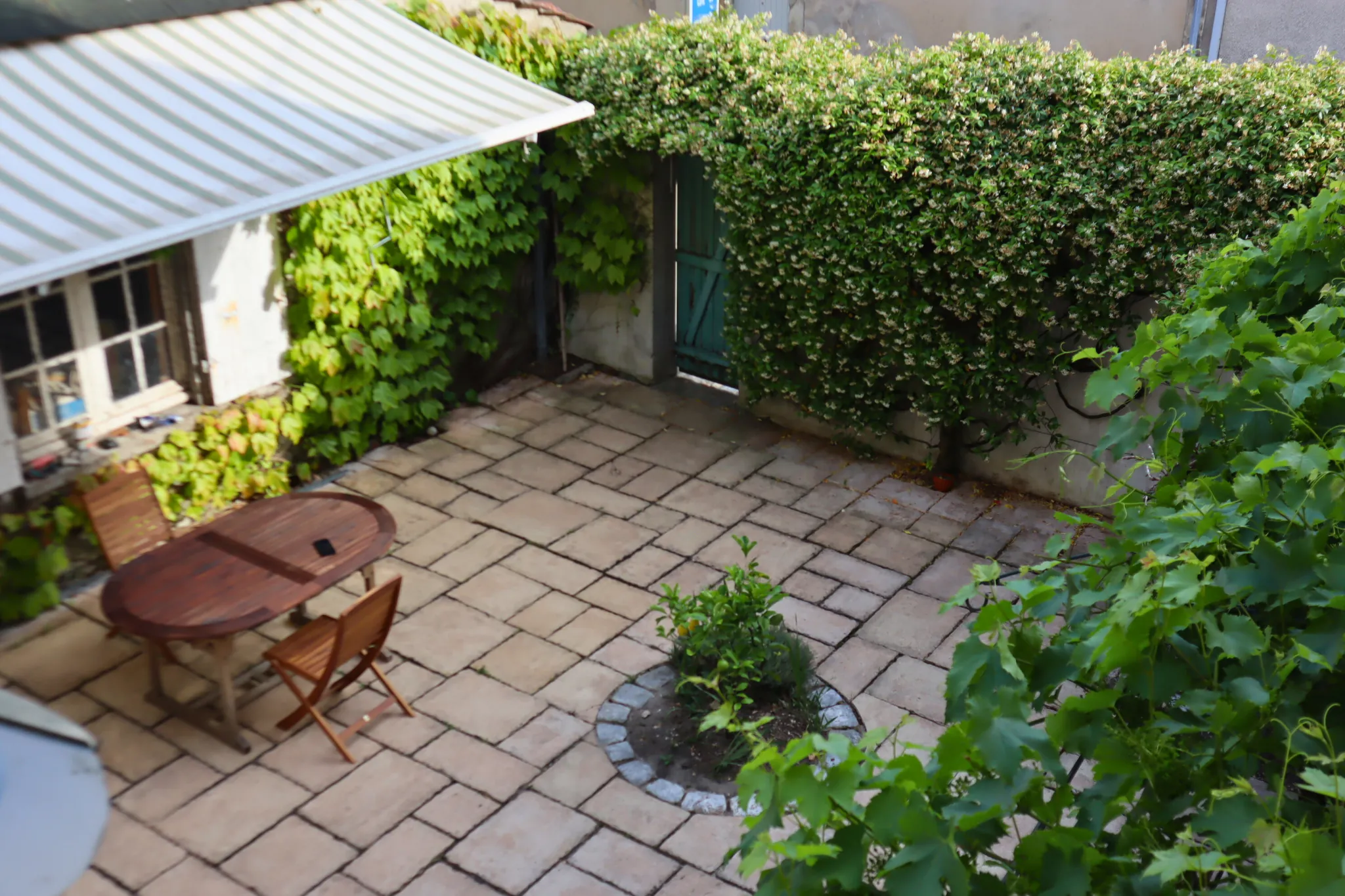 Rare propriété à Cognac à 300m de la place François 1er avec commerces et logement 