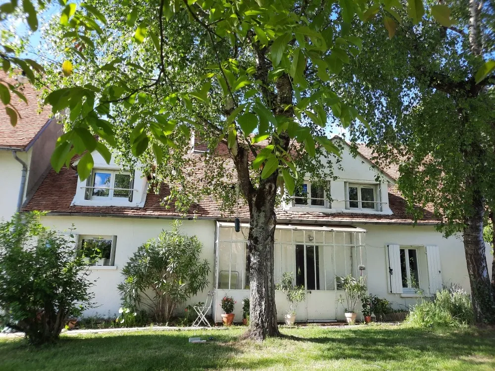 Maison de charme rénovée avec piscine à 5 min de Cosne-sur-Loire 