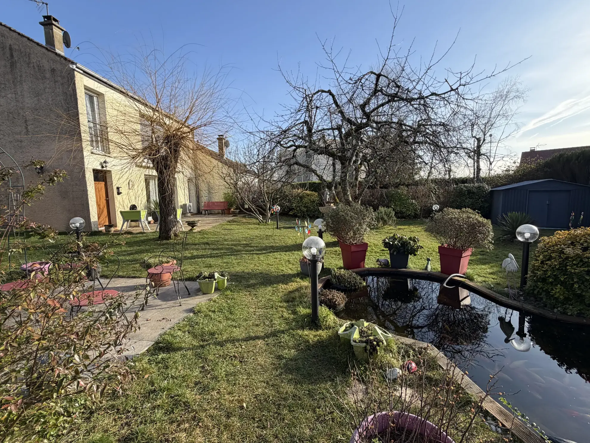 Maison familiale à Montbard avec 4 chambres, garage et jardin - Zone calme