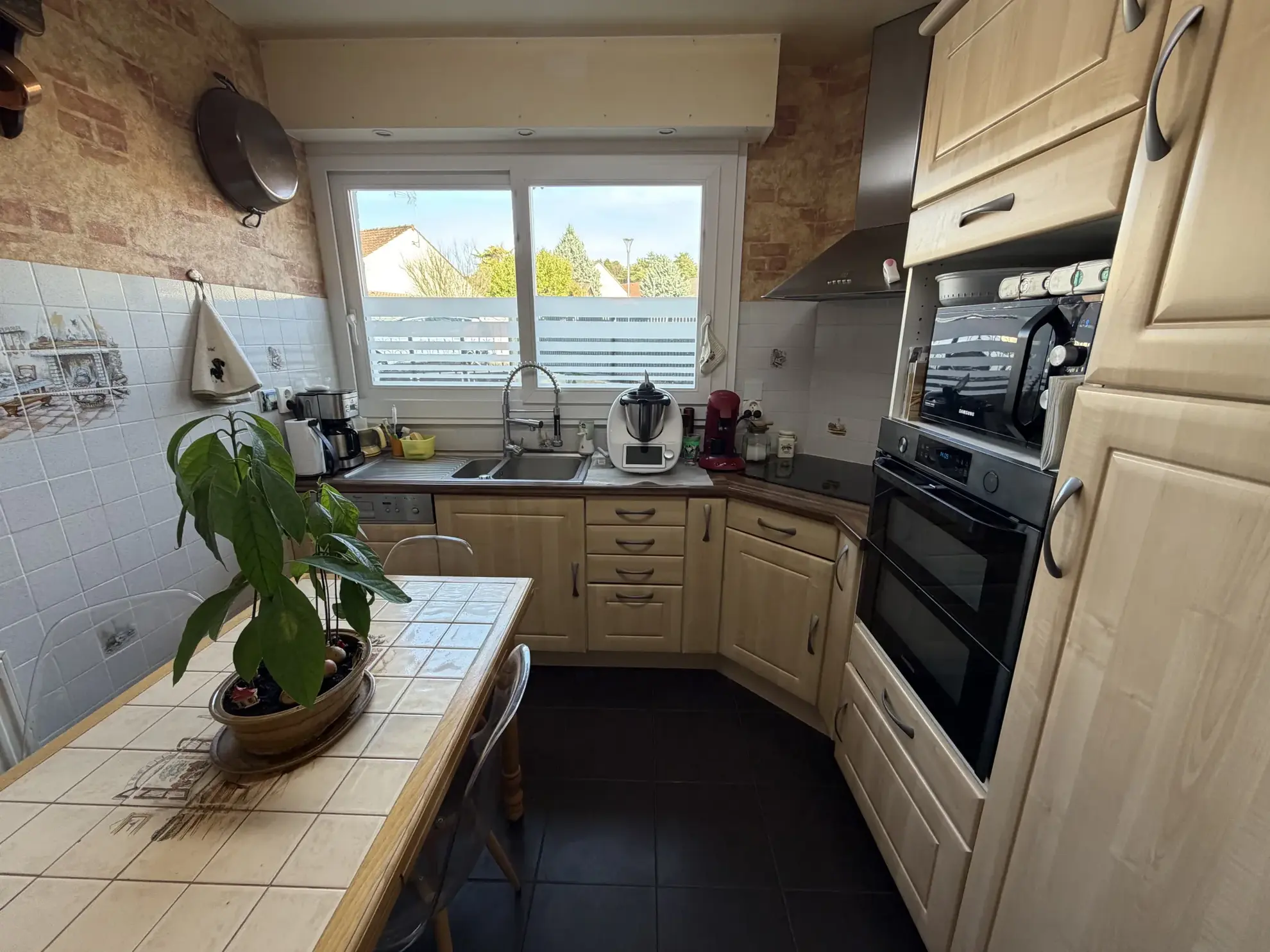 Maison familiale à Montbard avec 4 chambres, garage et jardin - Zone calme 