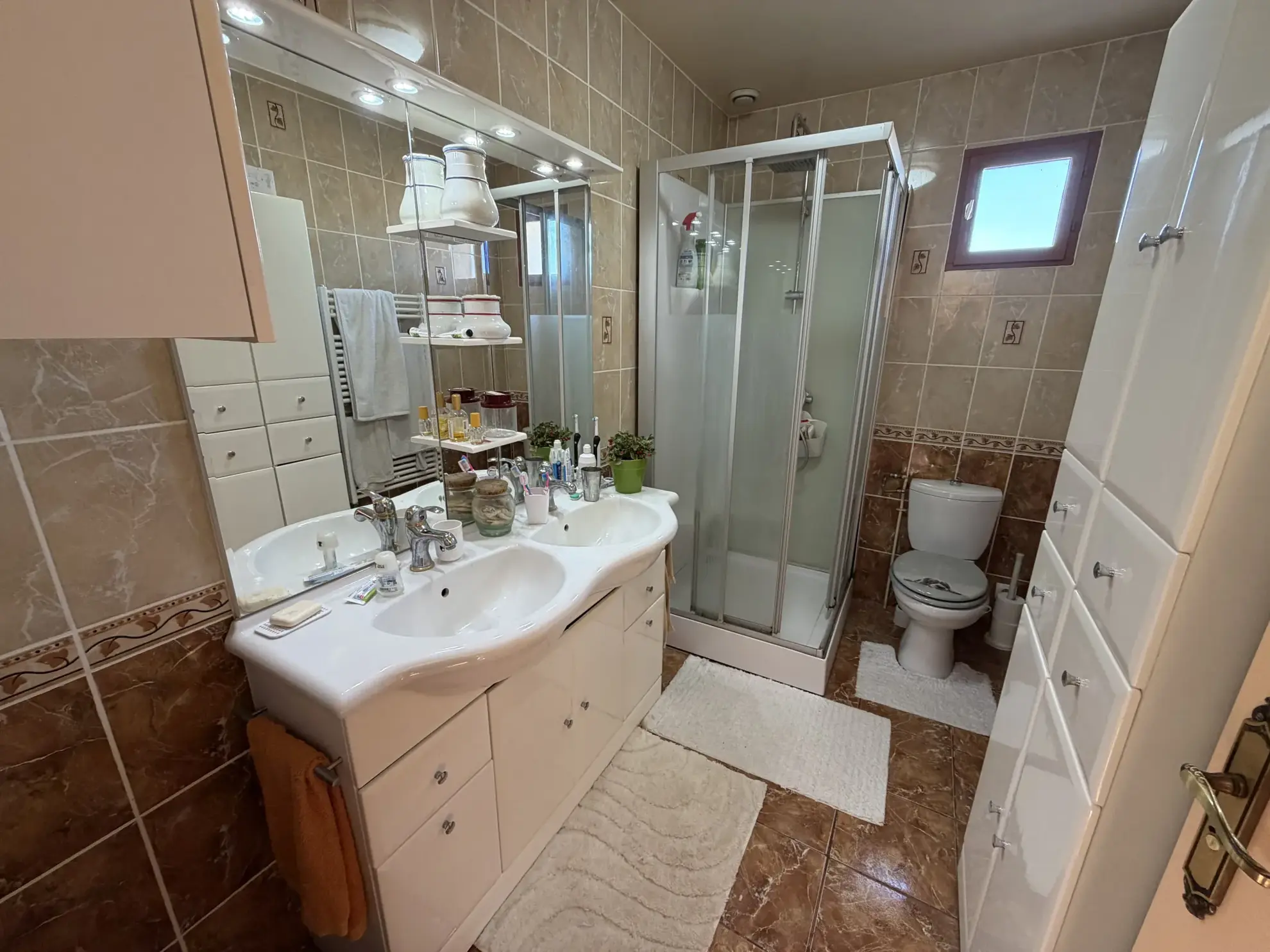 Maison familiale à Montbard avec 4 chambres, garage et jardin - Zone calme 