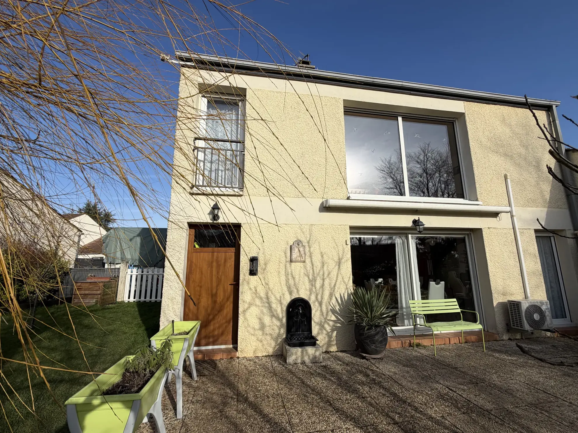 Maison familiale à Montbard avec 4 chambres, garage et jardin - Zone calme 