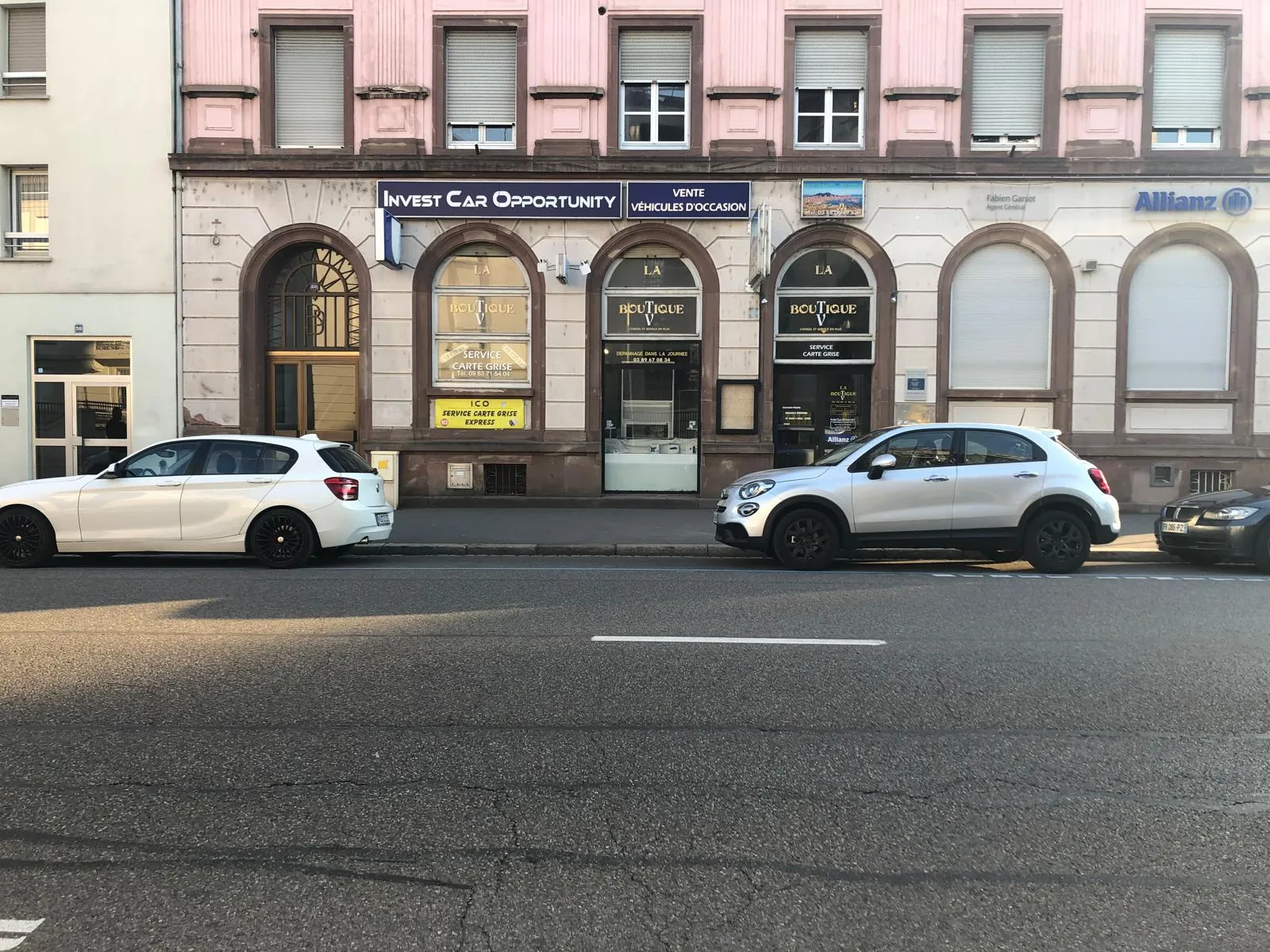 Local professionnel à Saint-Louis de 89 m² avec parking et vitrine sécurisée