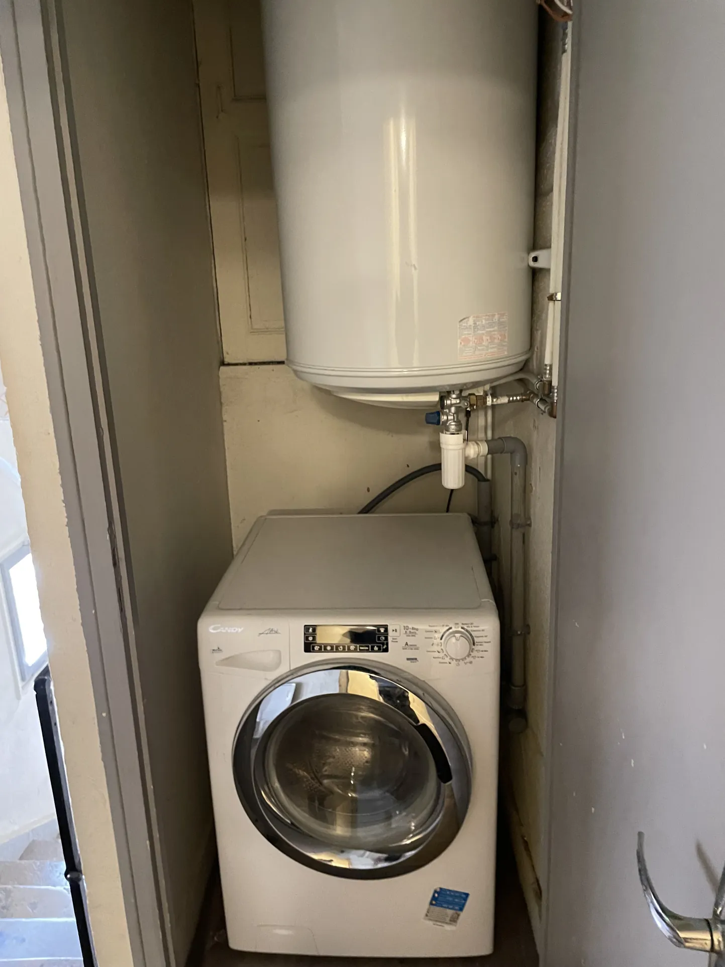 Immeuble à Dijon Centre-Ville avec 4 Appartements Meublés et Travaux à Prévoir 