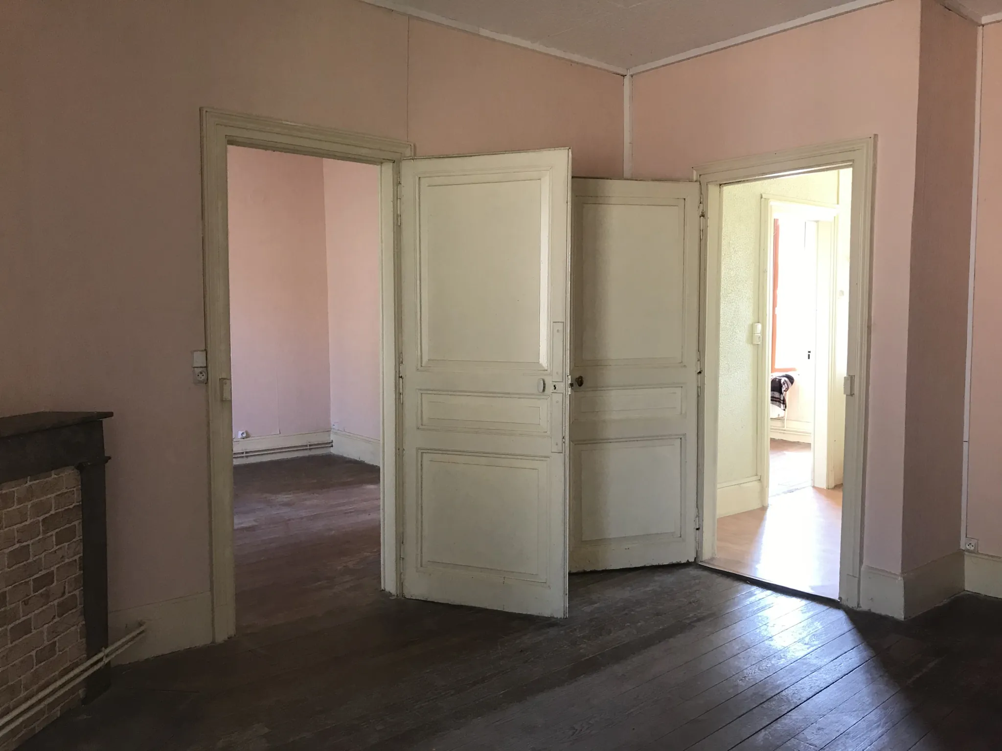 Appartement à aménager avec terrasse et parking à Gondreville 