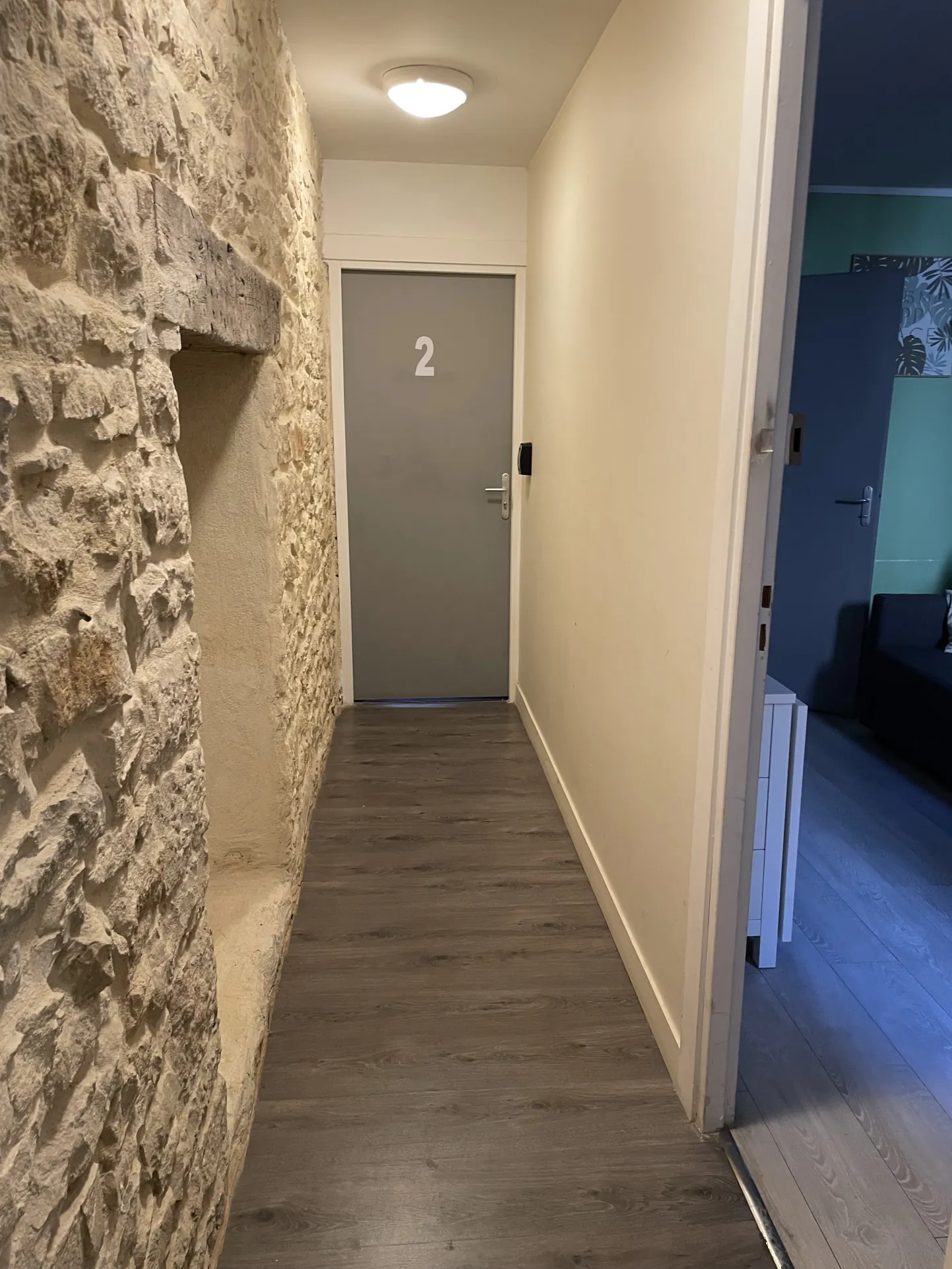 Immeuble à Dijon Centre-Ville avec 4 Appartements Meublés et Travaux à Prévoir 