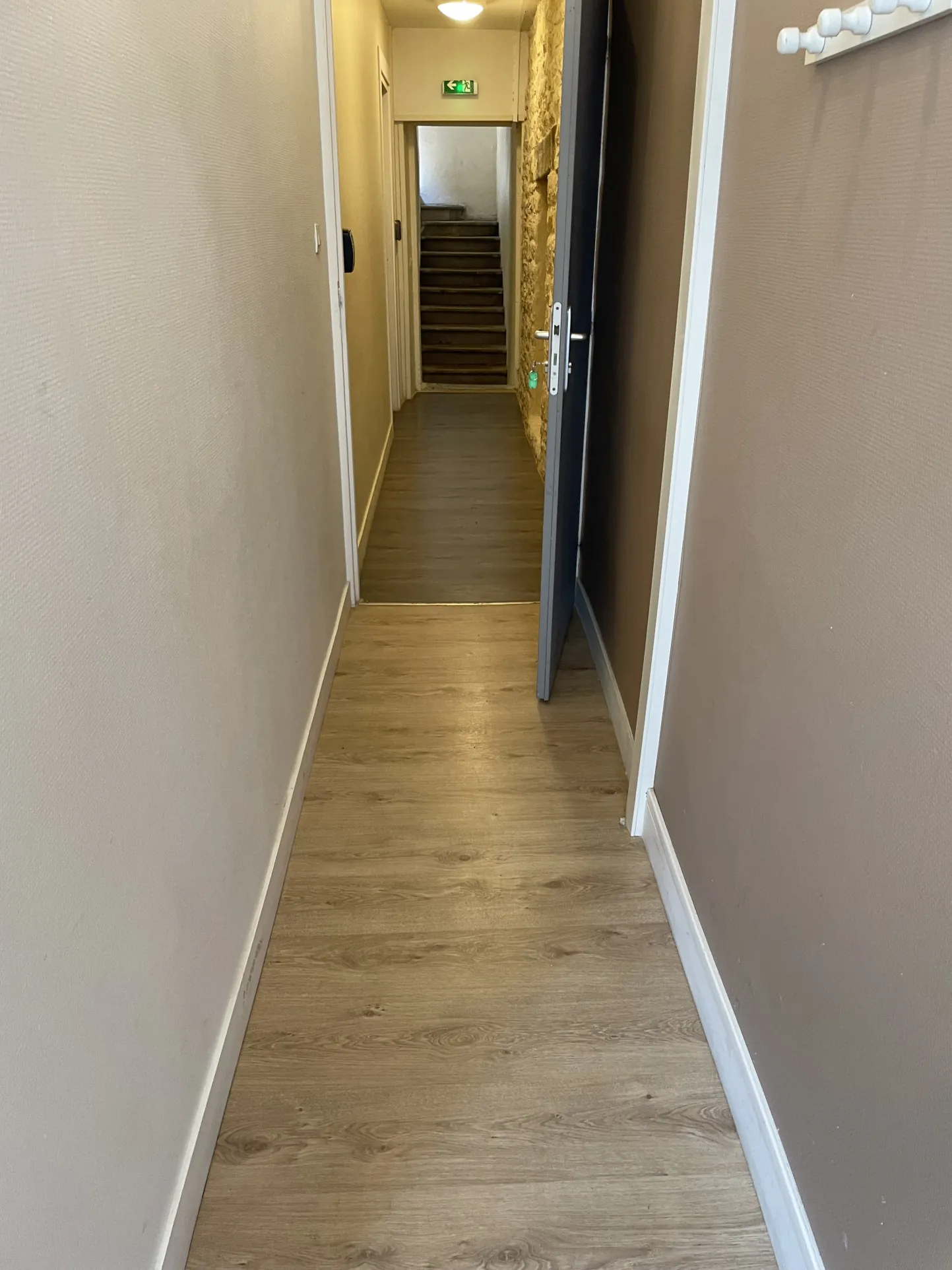 Immeuble à Dijon Centre-Ville avec 4 Appartements Meublés et Travaux à Prévoir 