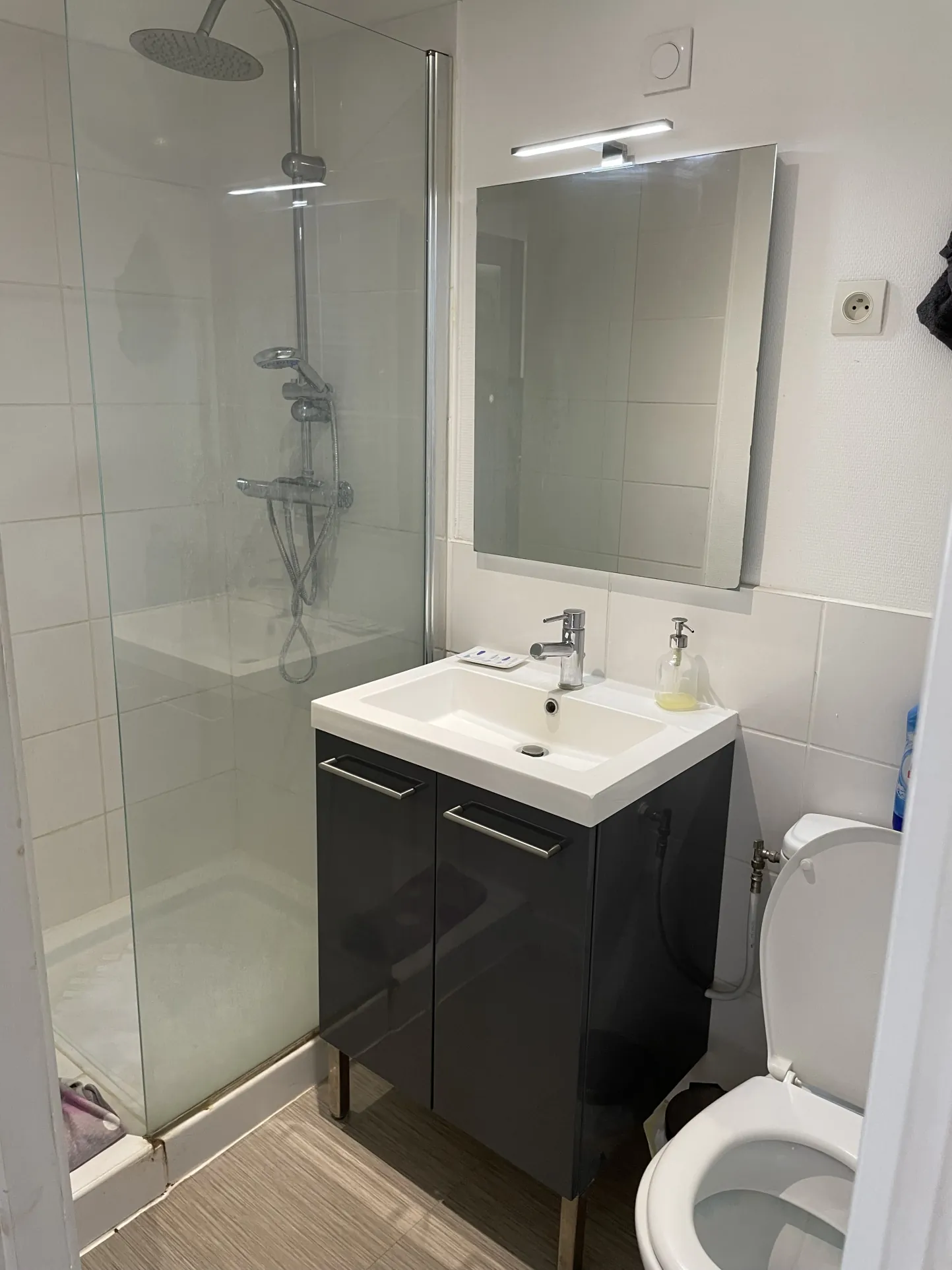 Immeuble à Dijon Centre-Ville avec 4 Appartements Meublés et Travaux à Prévoir 