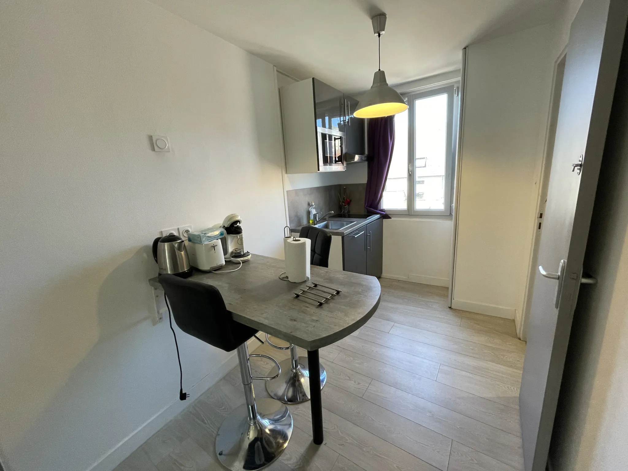 Immeuble à Dijon Centre-Ville avec 4 Appartements Meublés et Travaux à Prévoir 