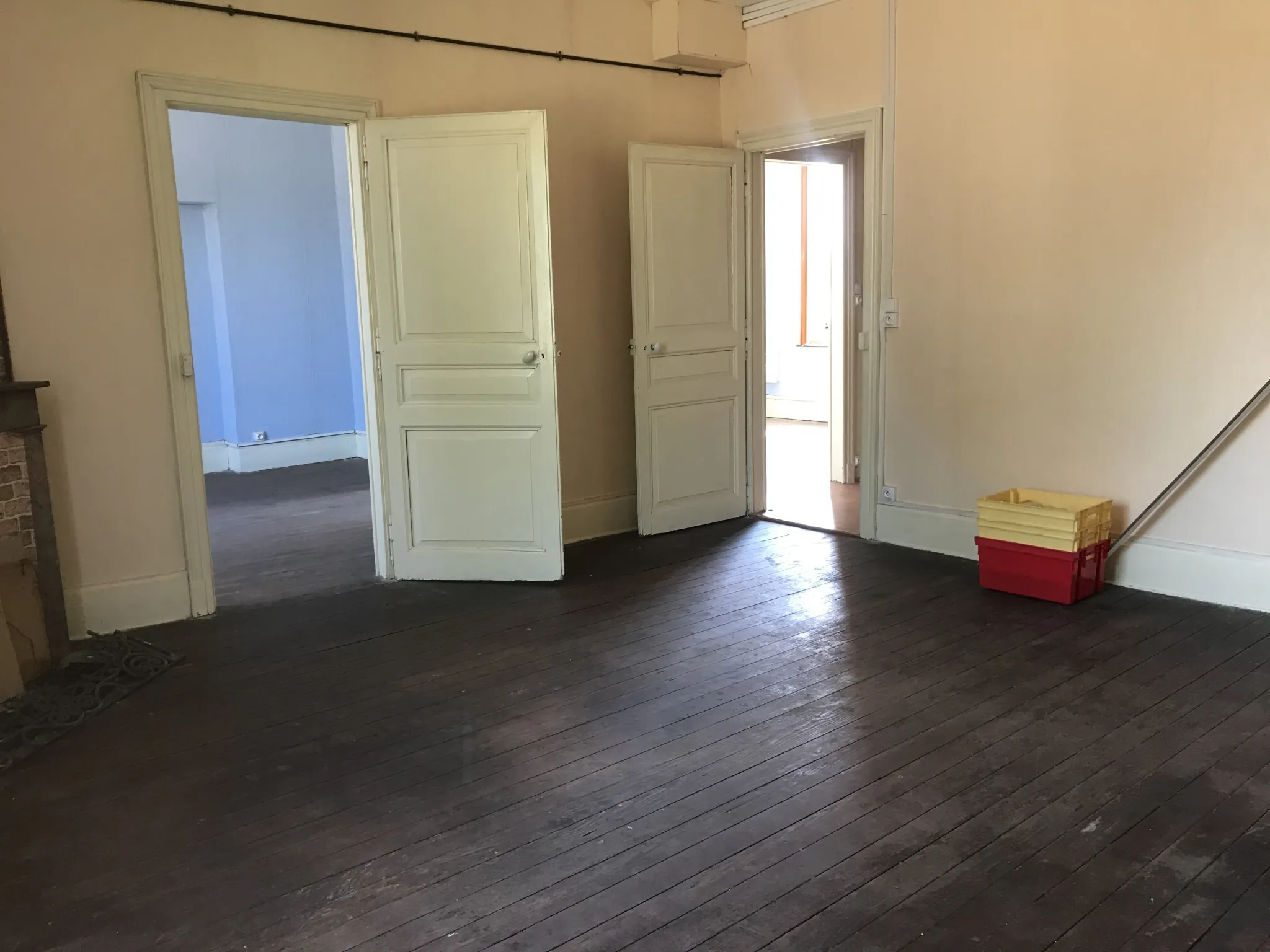 Appartement à aménager avec terrasse et parking à Gondreville 