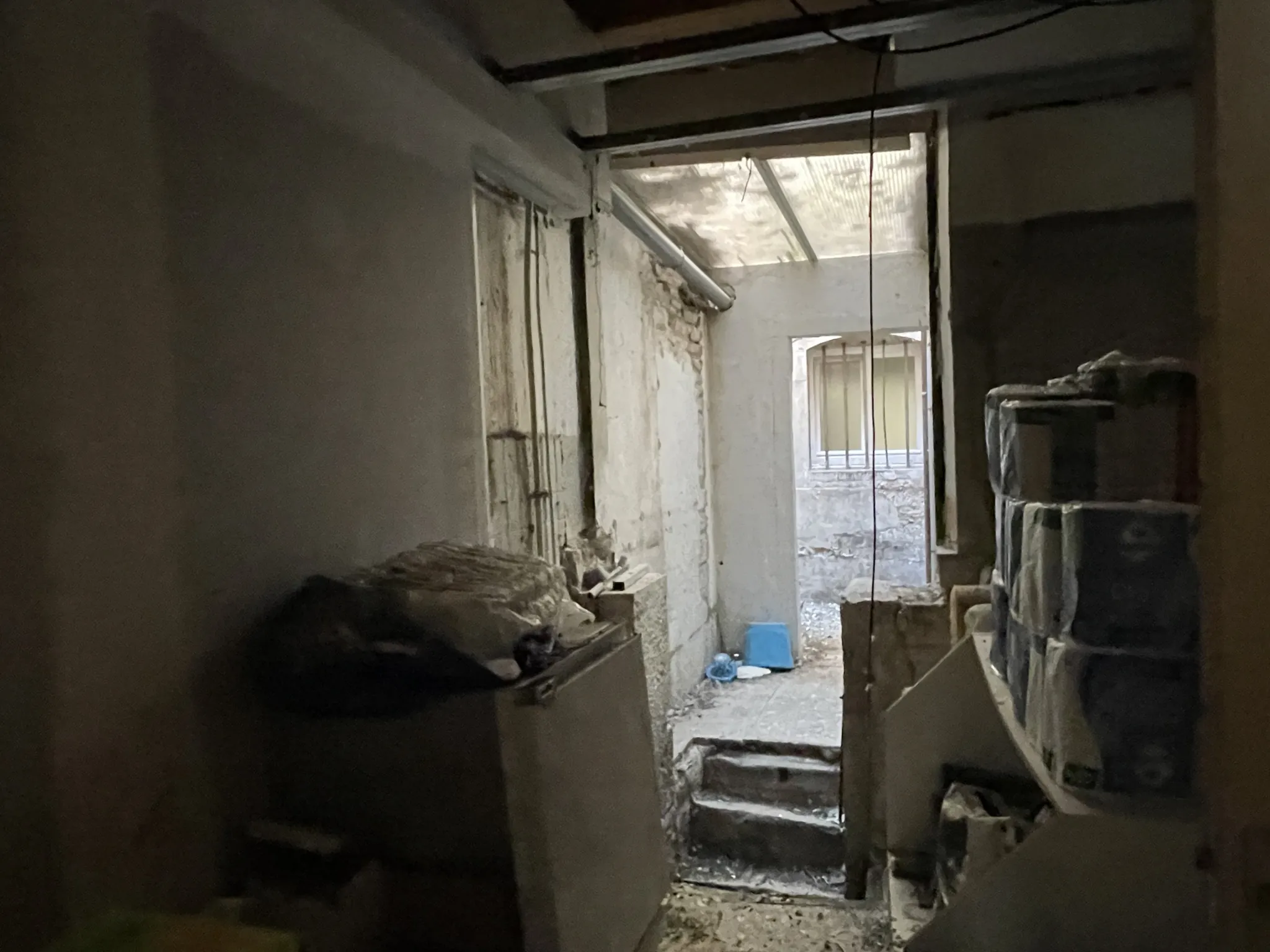 Immeuble à Dijon Centre-Ville avec 4 Appartements Meublés et Travaux à Prévoir 