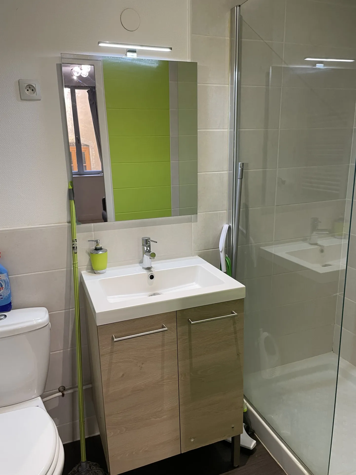 Immeuble à Dijon Centre-Ville avec 4 Appartements Meublés et Travaux à Prévoir 