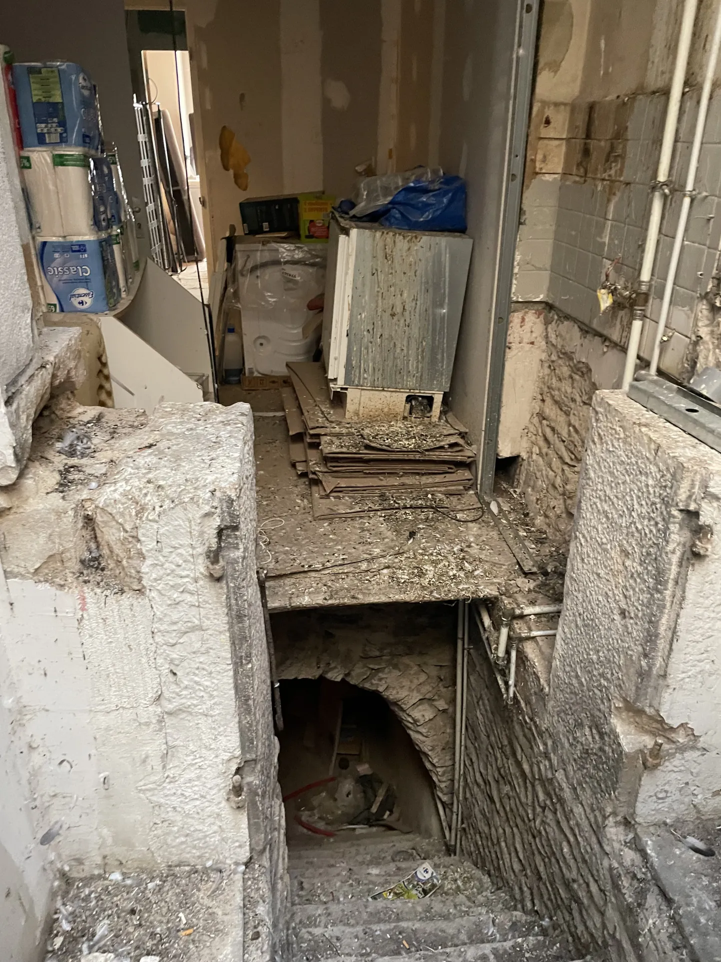 Immeuble à Dijon Centre-Ville avec 4 Appartements Meublés et Travaux à Prévoir 