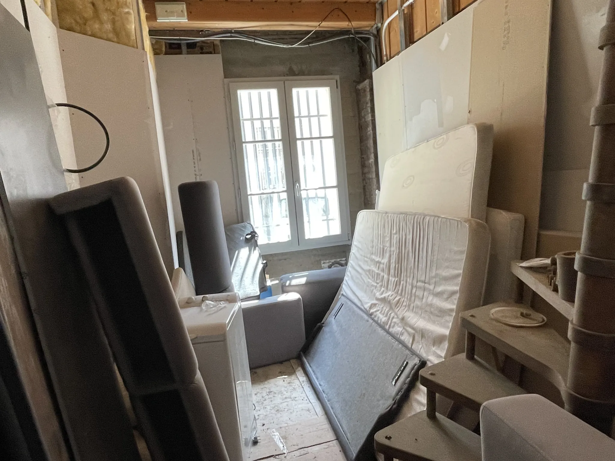 Immeuble à Dijon Centre-Ville avec 4 Appartements Meublés et Travaux à Prévoir 