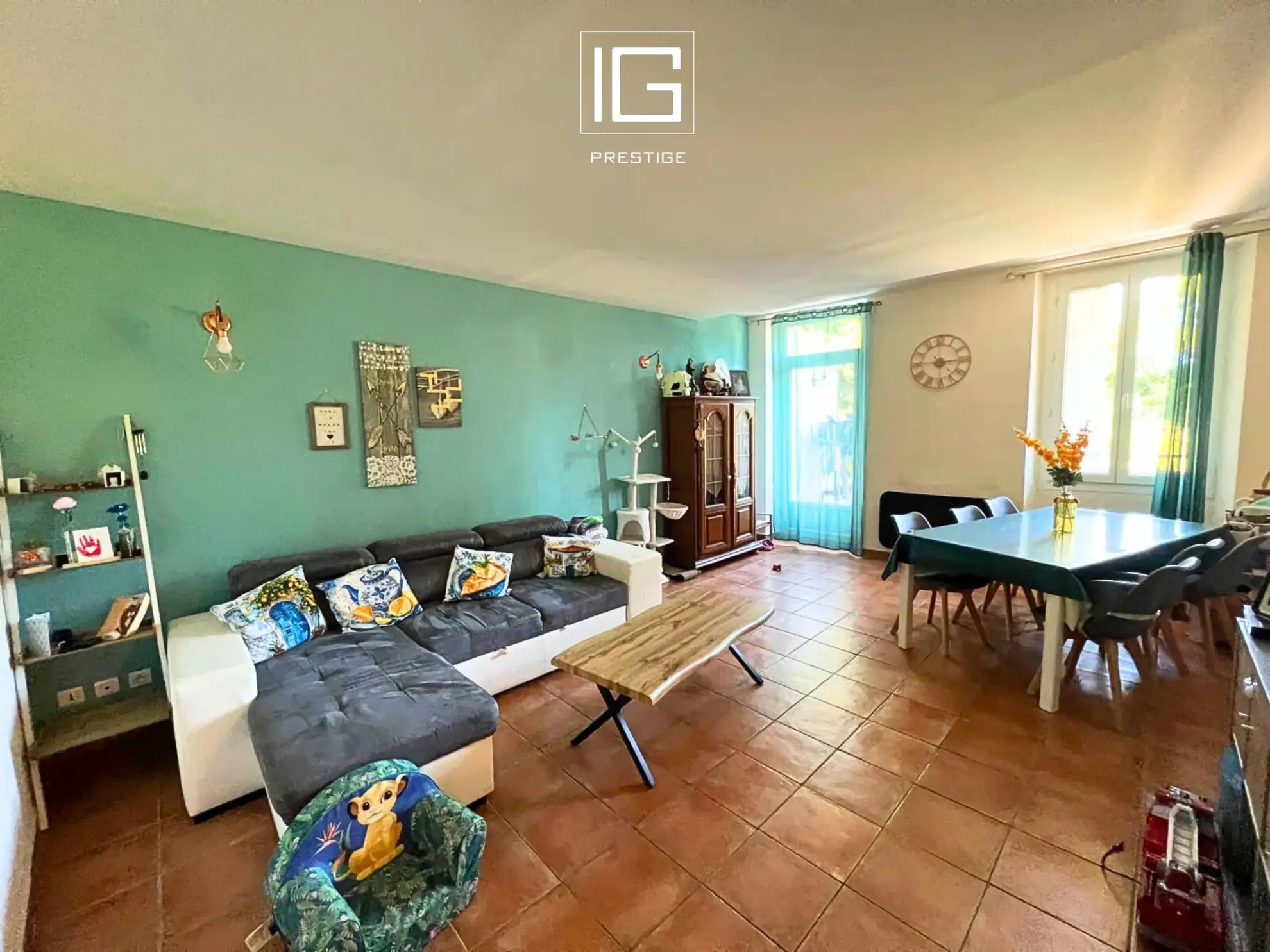 Charmant appartement T4 de 106 m² avec terrasse ensoleillée à Signes, Provence