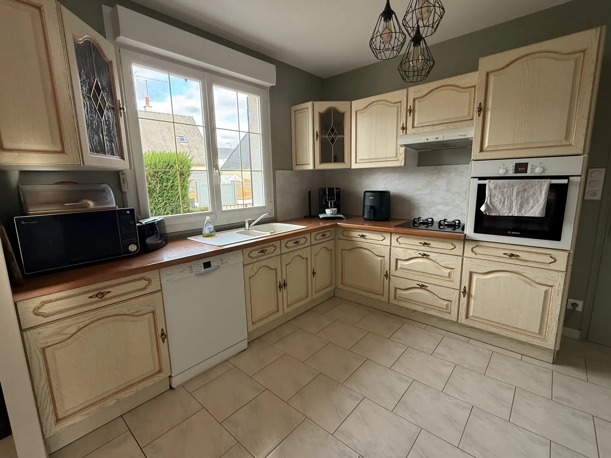 À Vendre Maison 3 Chambres avec Jardin et Garage à Sablé-sur-Sarthe 